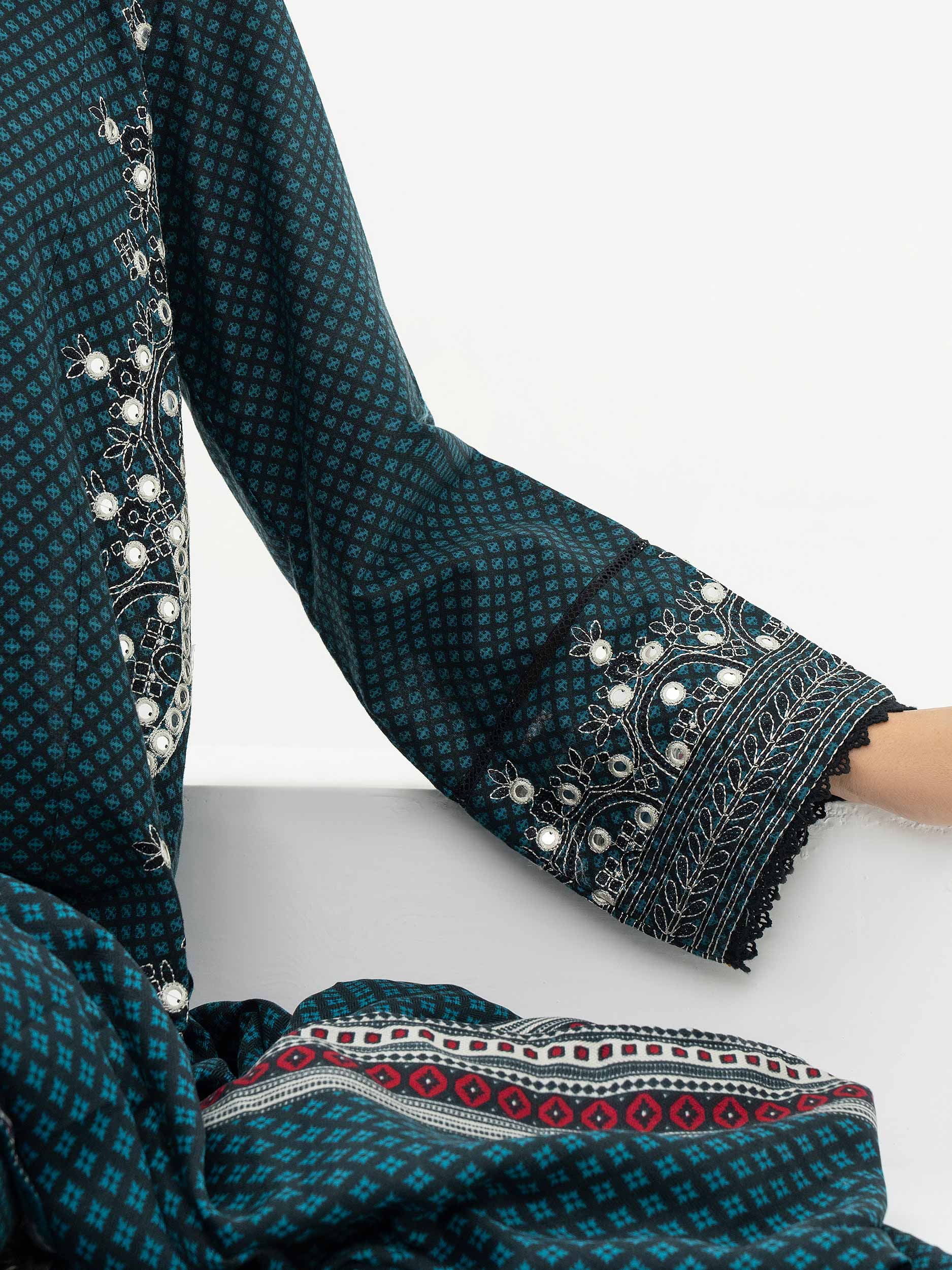 2 Piece Khaddar Suit-Embroidered (Pret) - Image 7