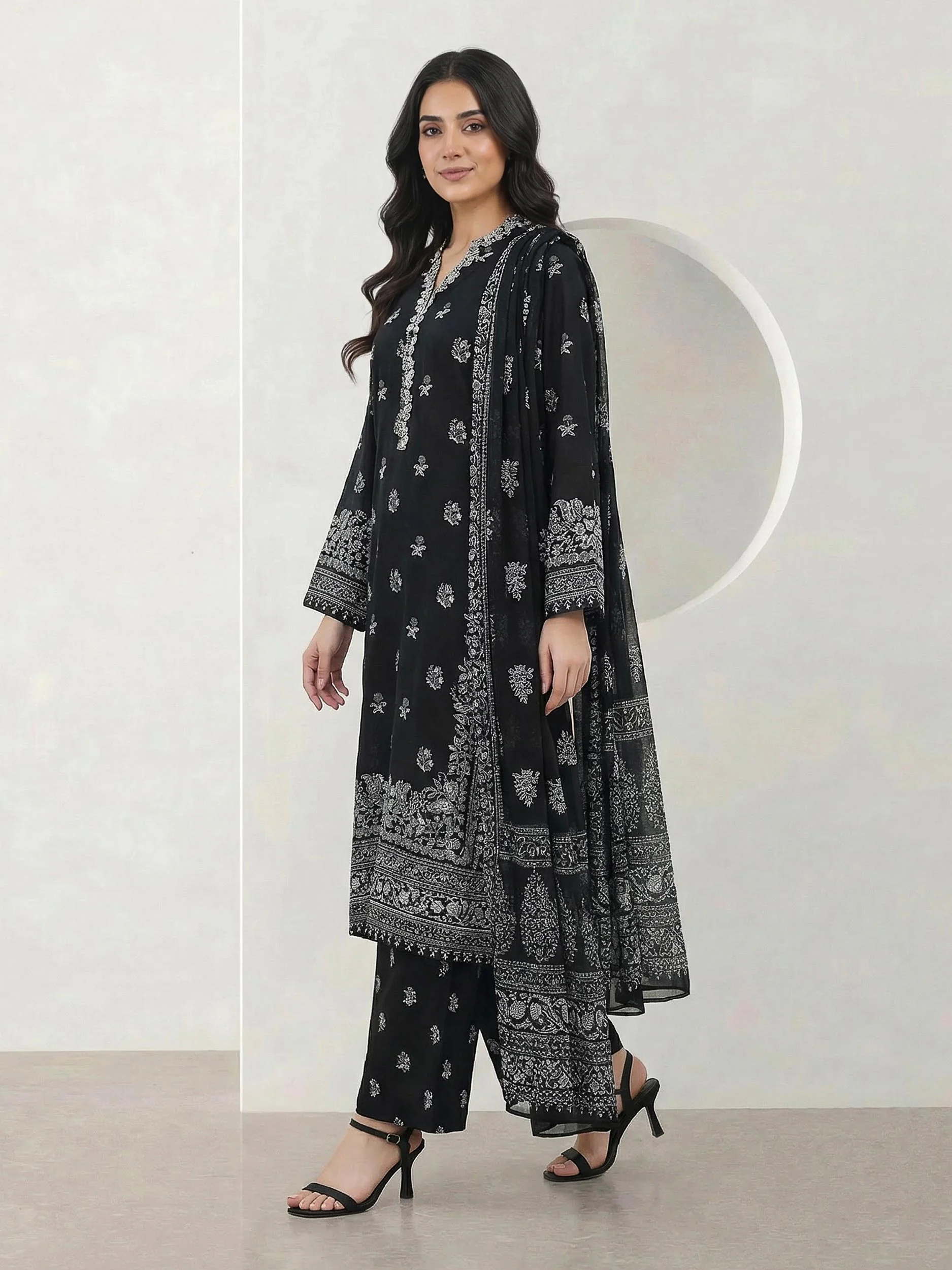 3 Piece Grip Suit- Embroidered (Pret) - Image 2