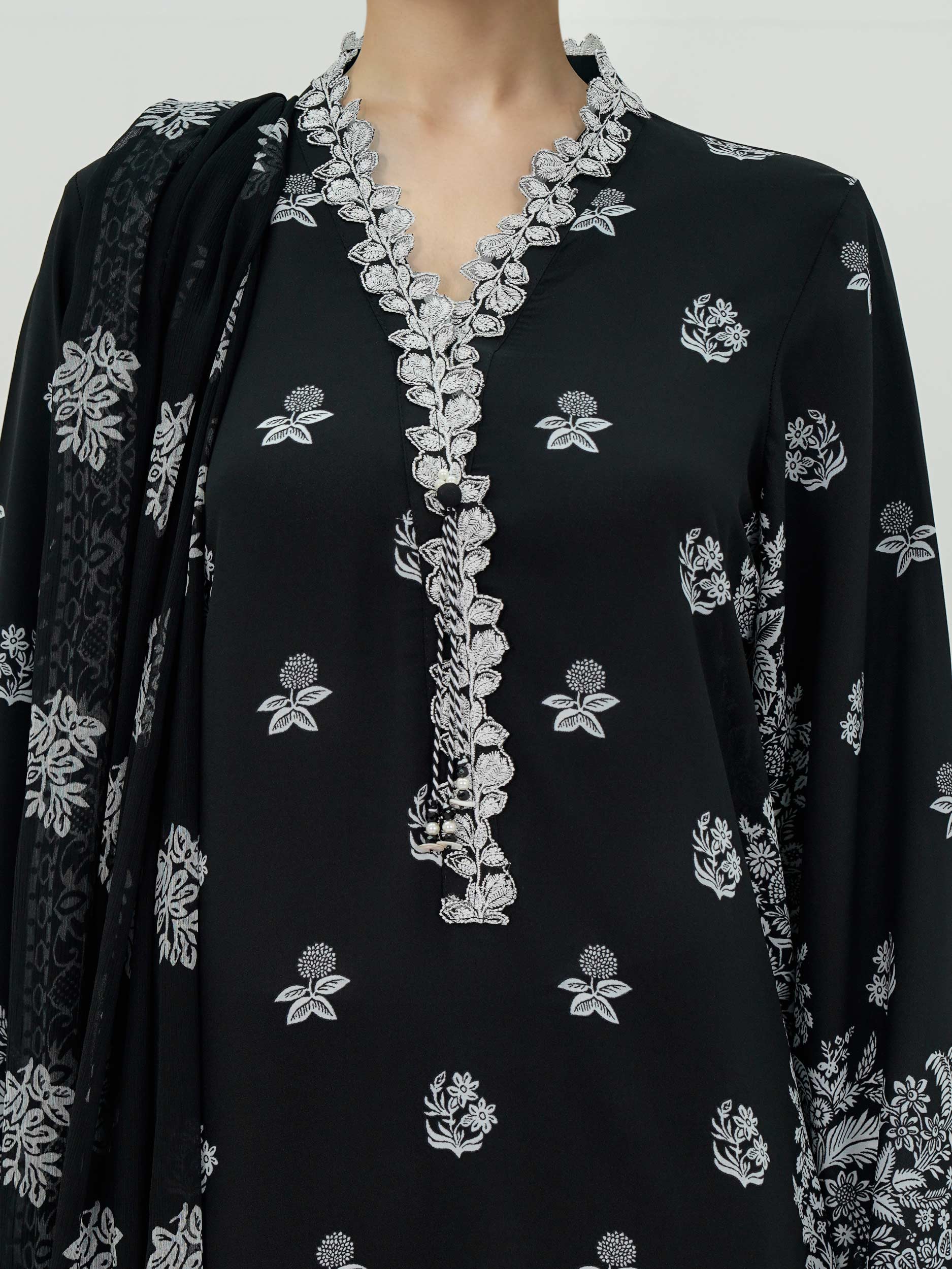 3 Piece Grip Suit- Embroidered (Pret) - Image 4