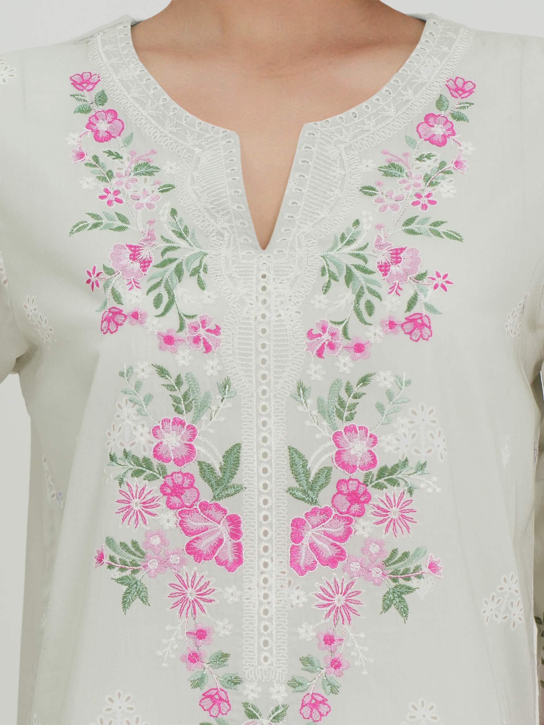 3 Piece Lawn Suit- Embroidered (Pret) - Image 4