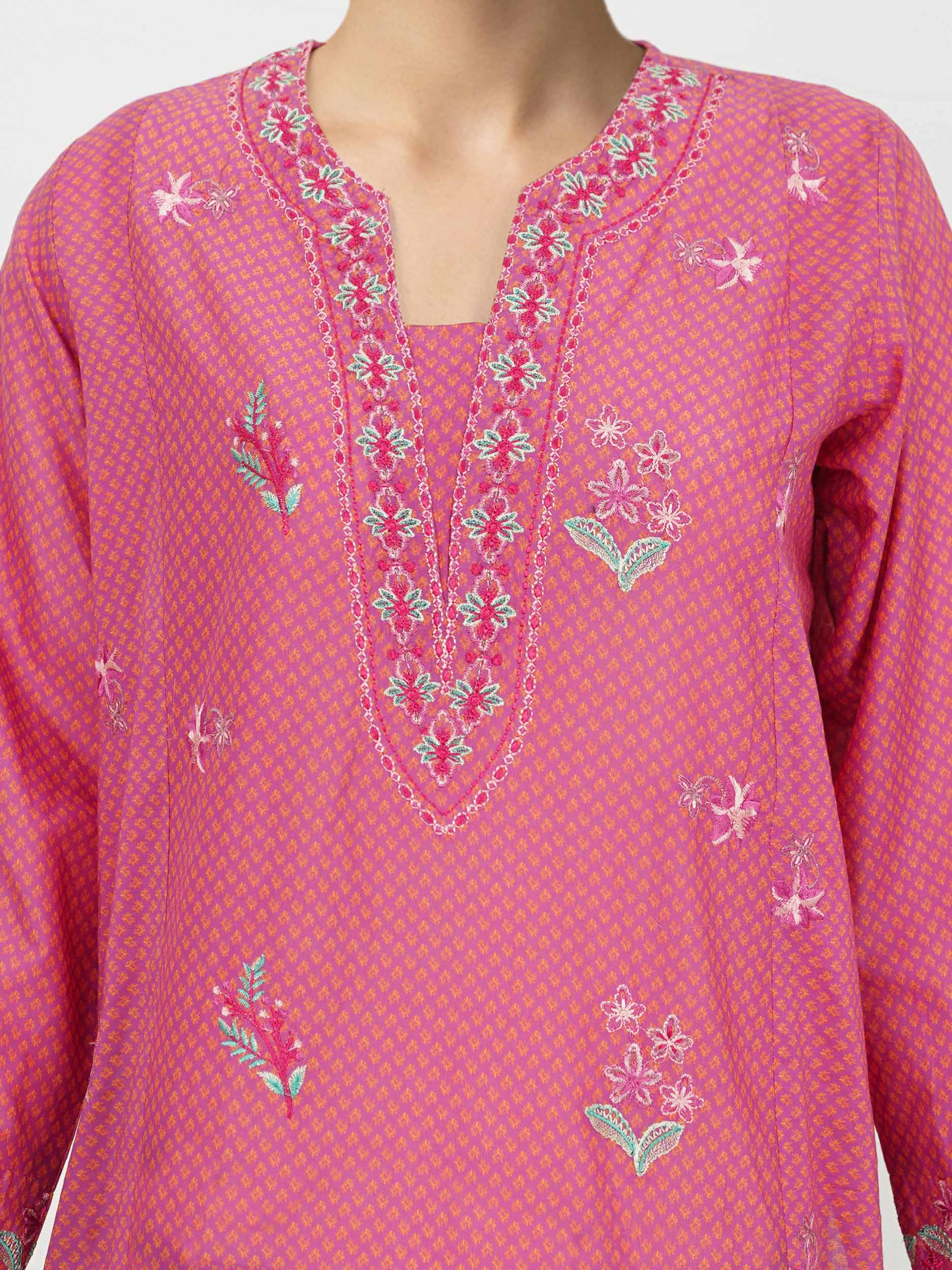 2 Piece Lawn Suit- Embroidered (Pret) - Image 4