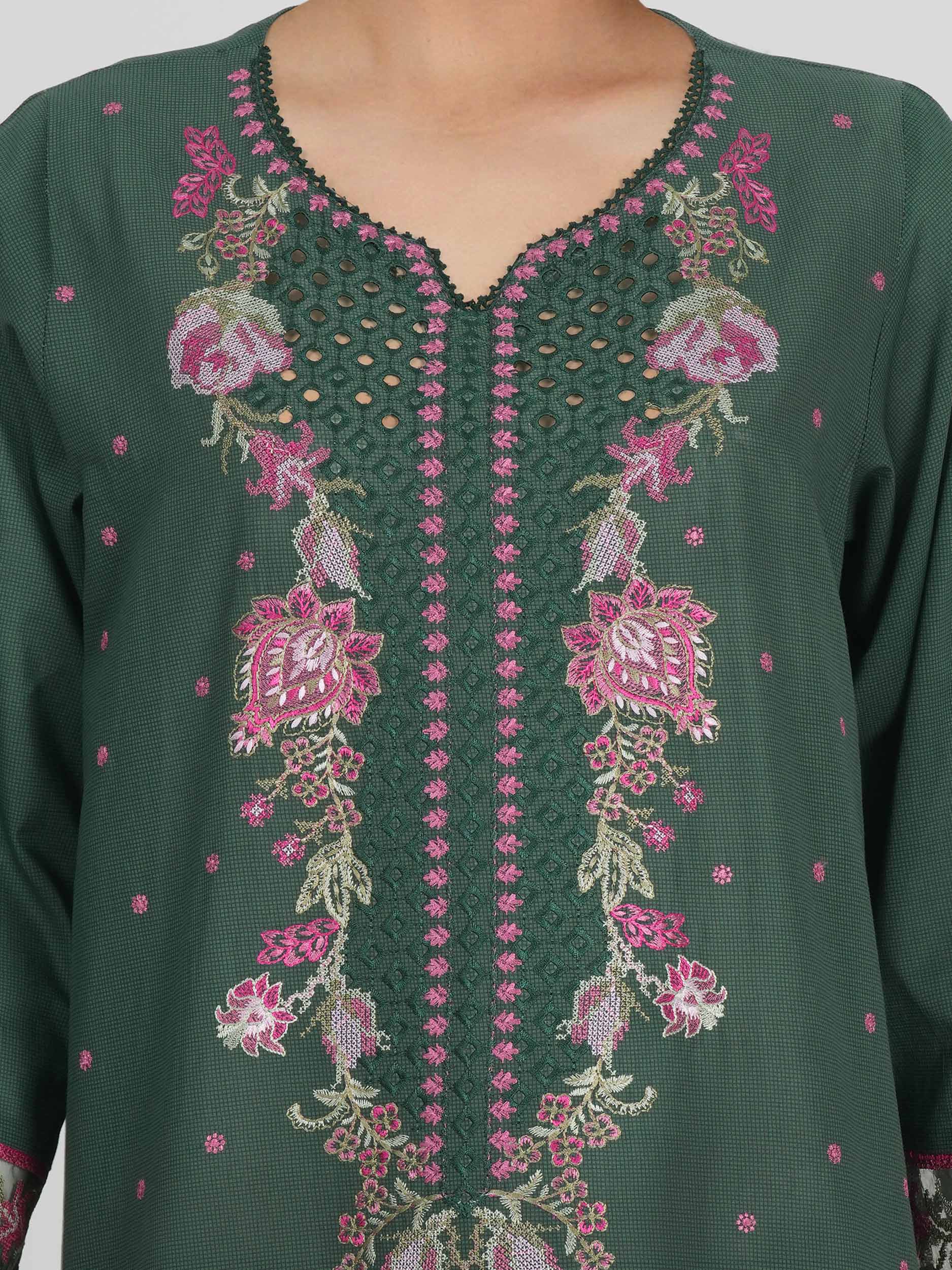 3 Piece Lawn Suit- Embroidered (Pret) - Image 4