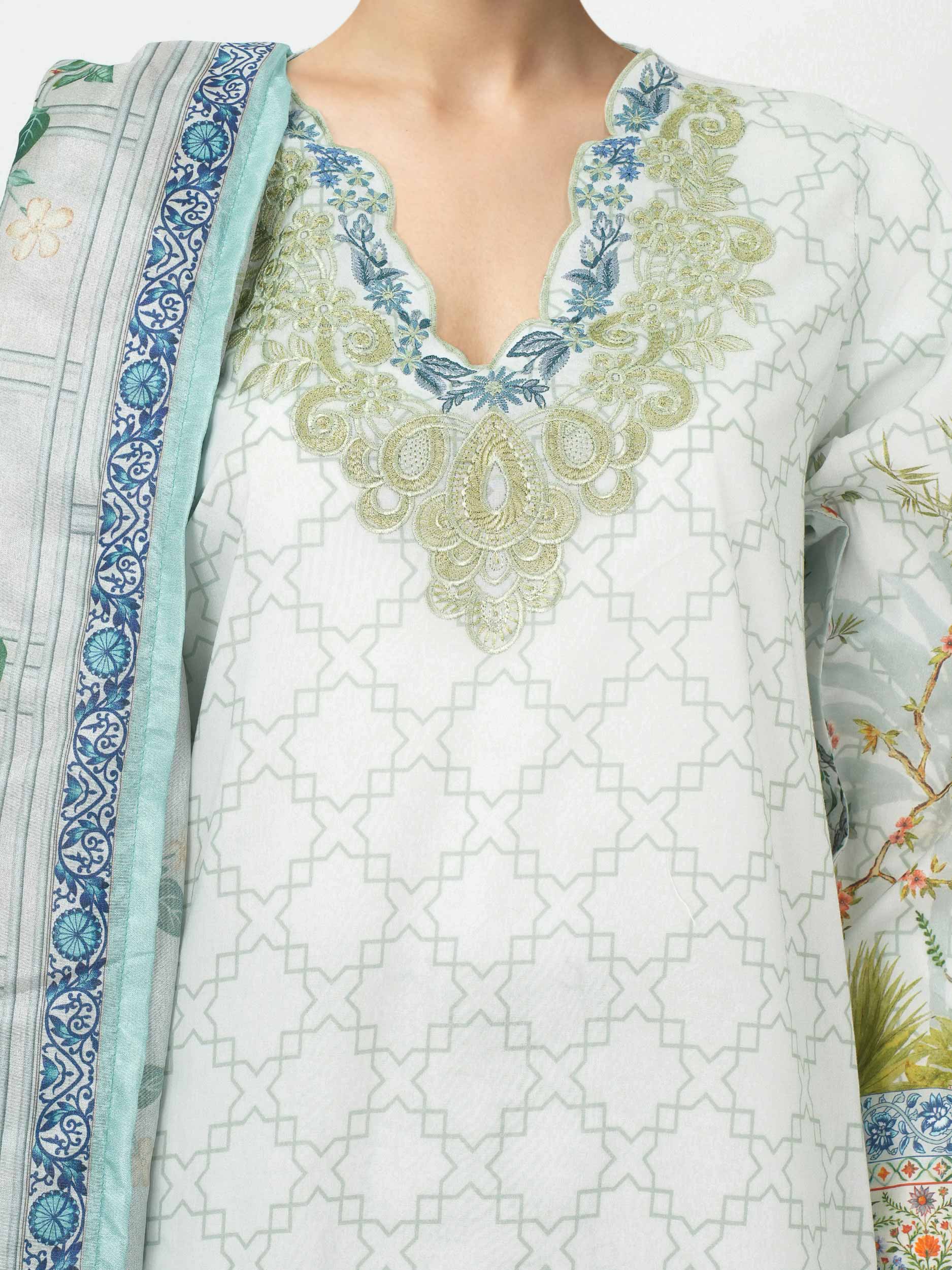 3 Piece Lawn Suit- Embroidered (Pret) - Image 4