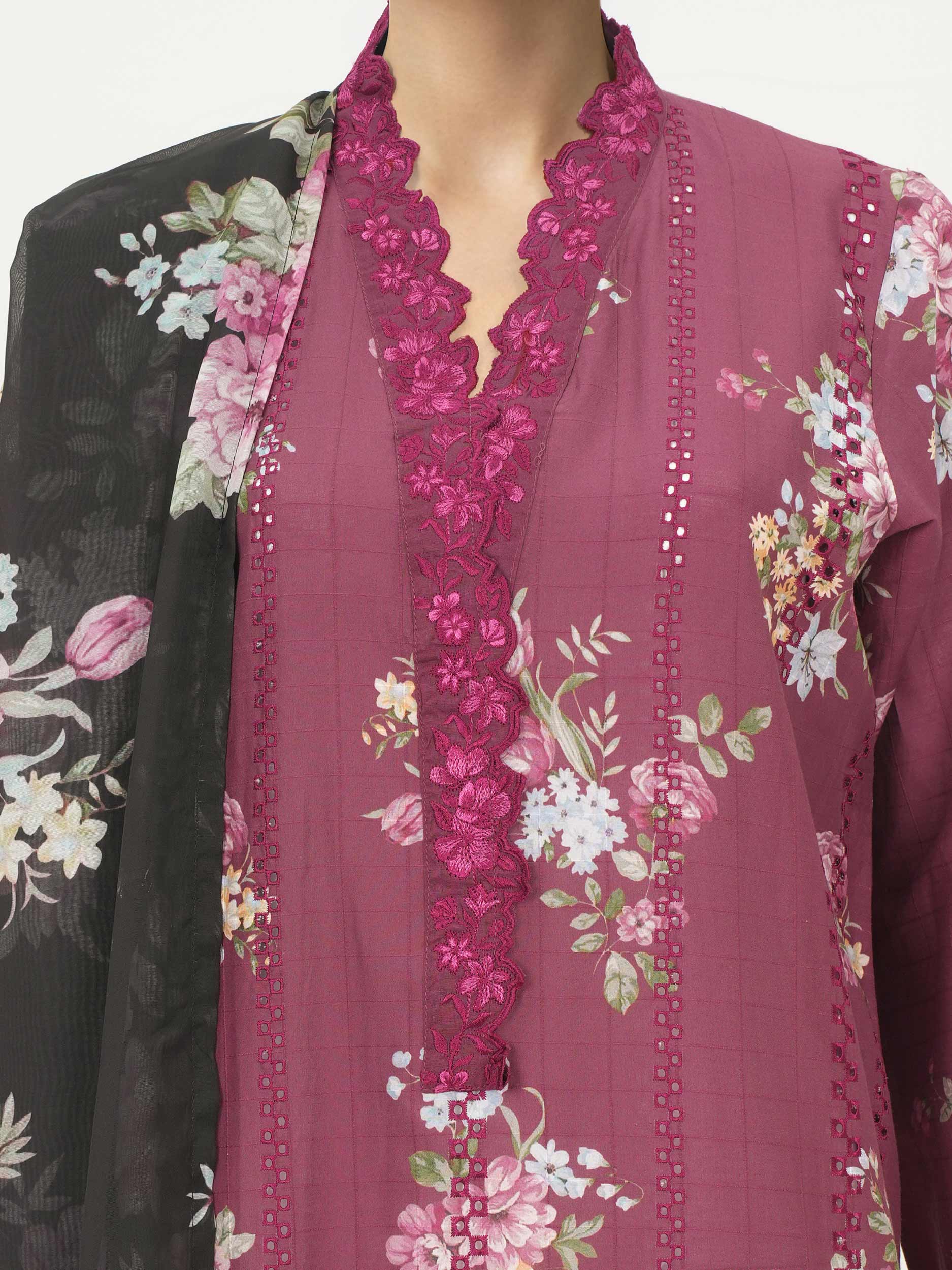 3 Piece Lawn Texture Suit- Embroidered (Pret) - Image 4