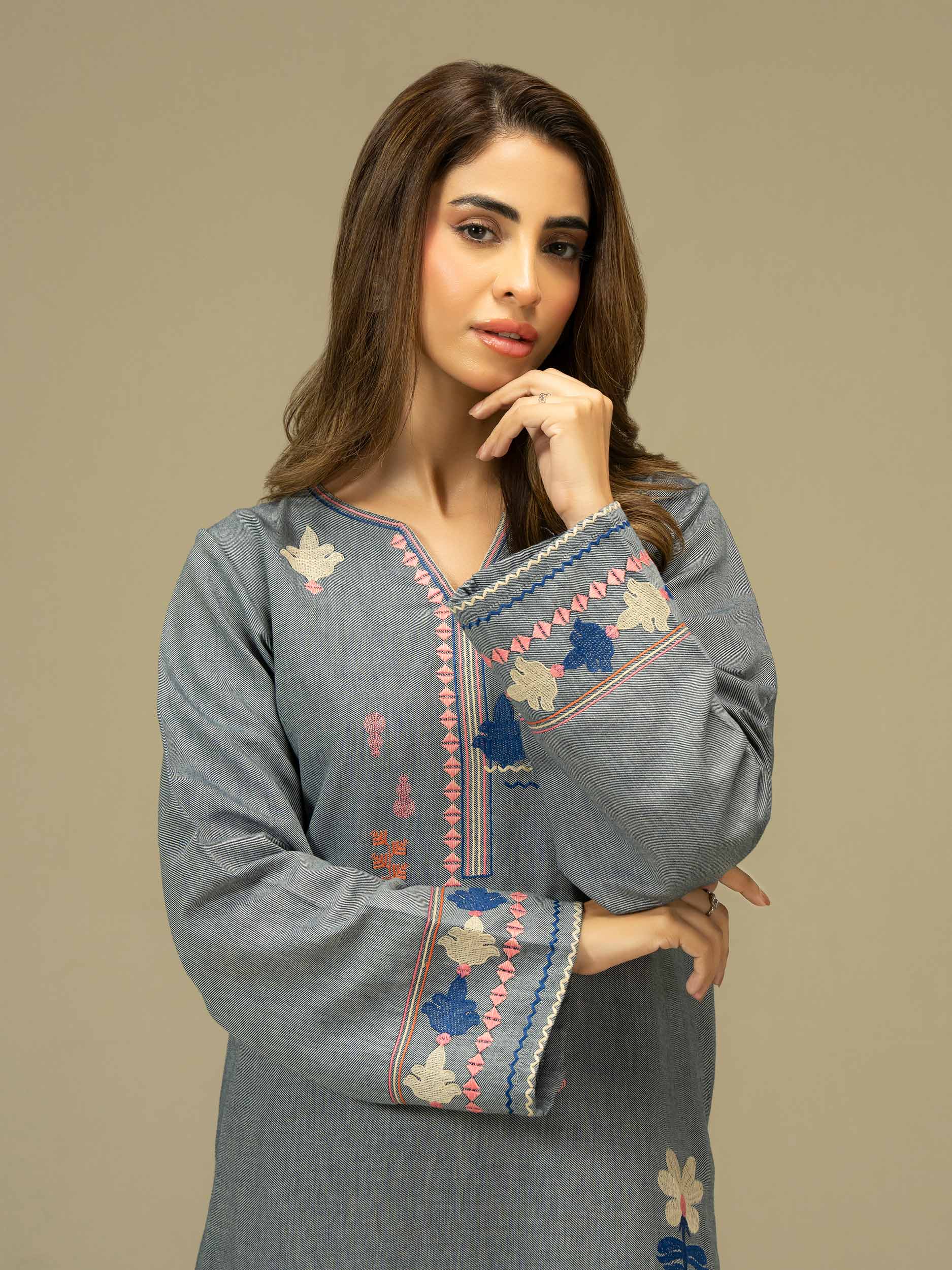 2 Piece  Yarn Dyed Suit-Embroidered (Pret) - Image 5