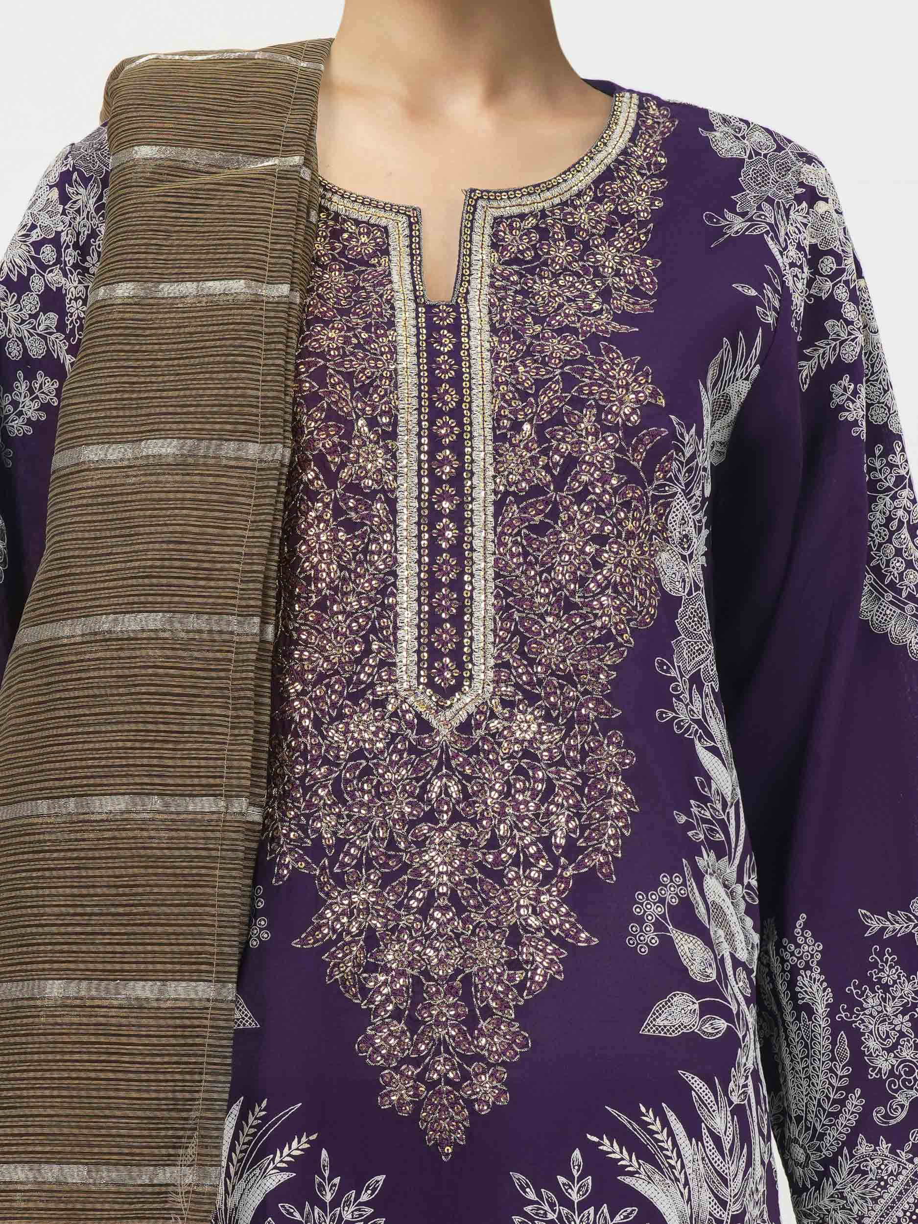 3 Piece Lawn Suit- Embroidered (Pret) - Image 5