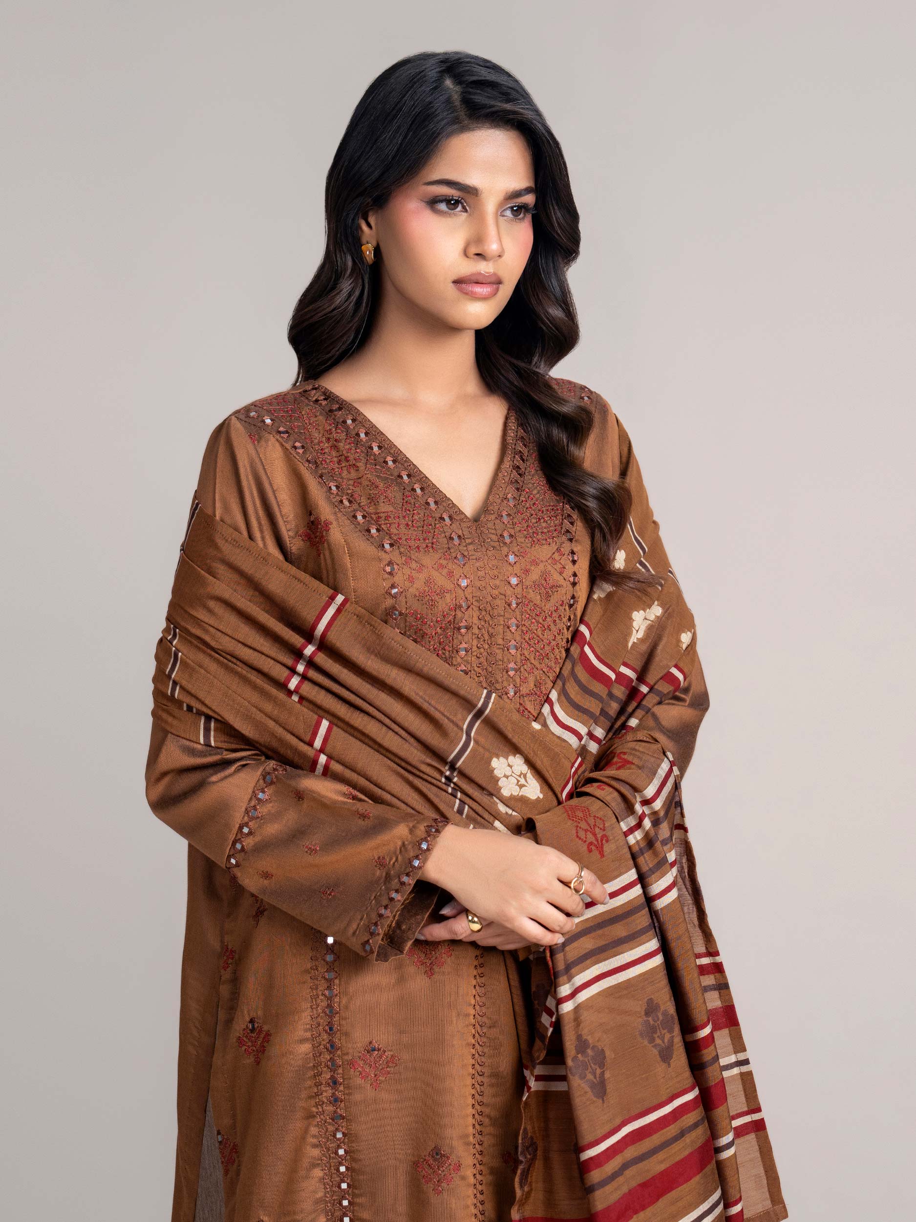 3 Piece Yarn Dyed Suit- Embroidered (Pret) - Image 5
