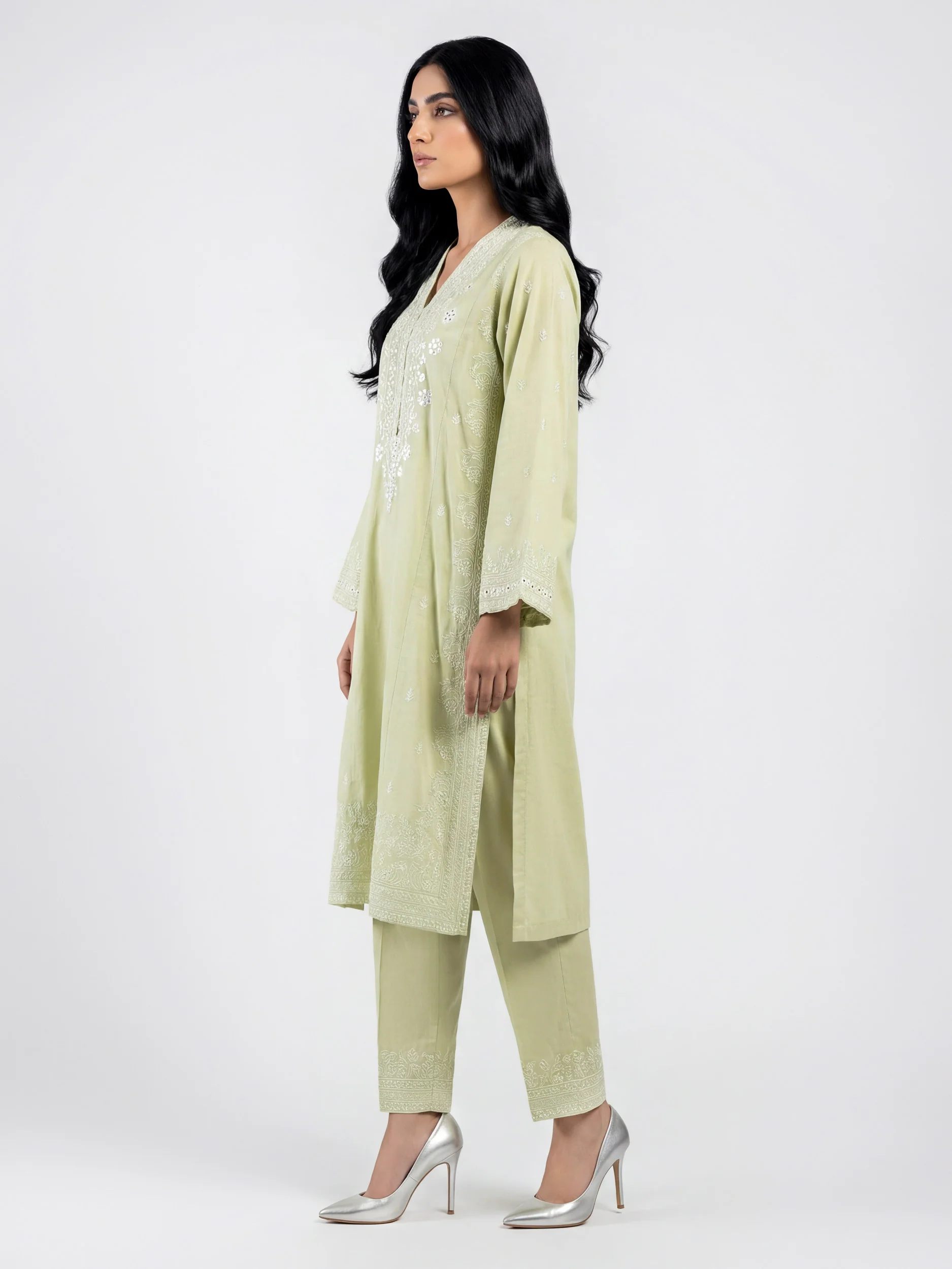3 Piece Yarn Dyed Suit- Embroidered (Pret) - Image 3