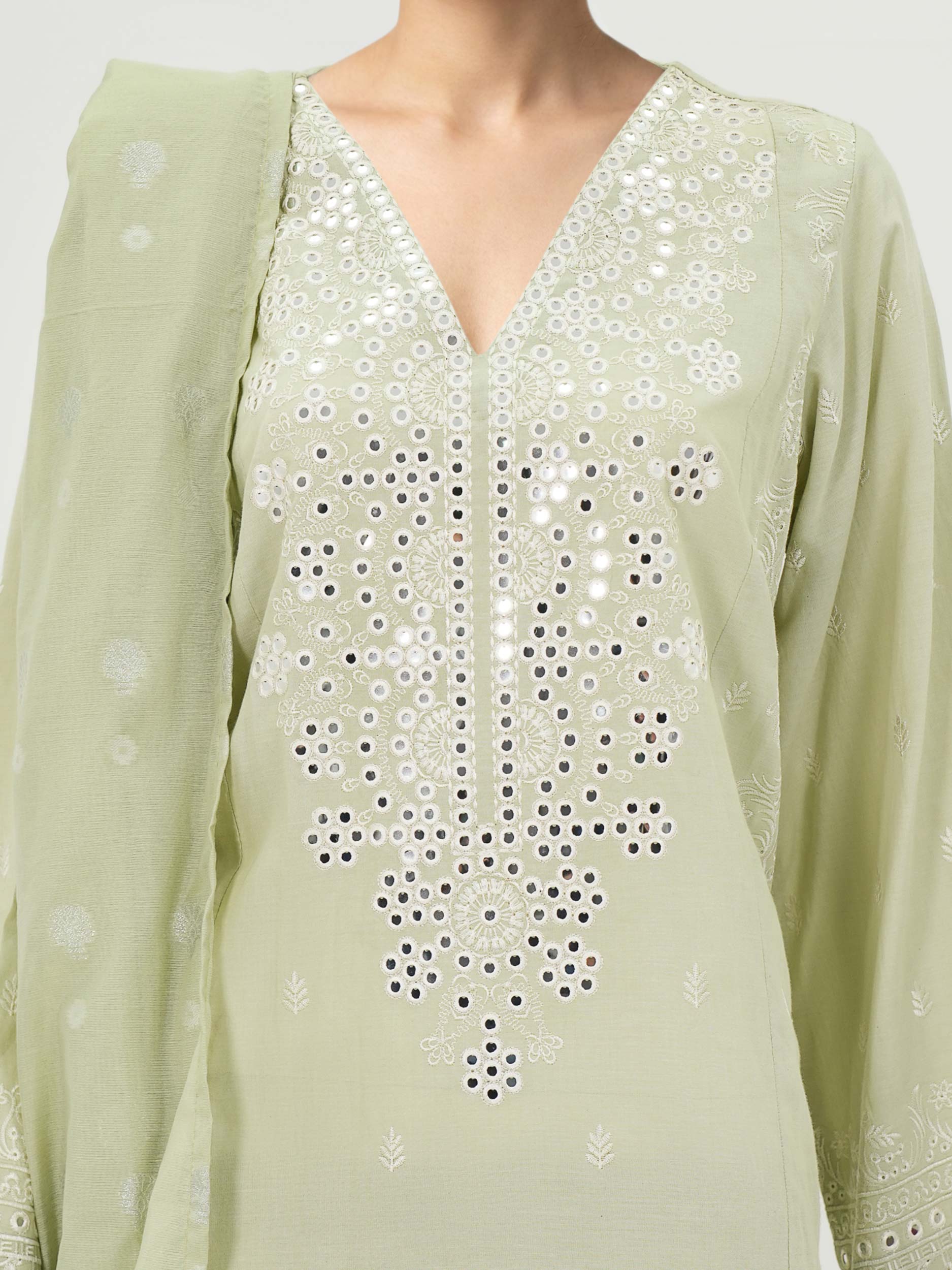 3 Piece Yarn Dyed Suit- Embroidered (Pret) - Image 4