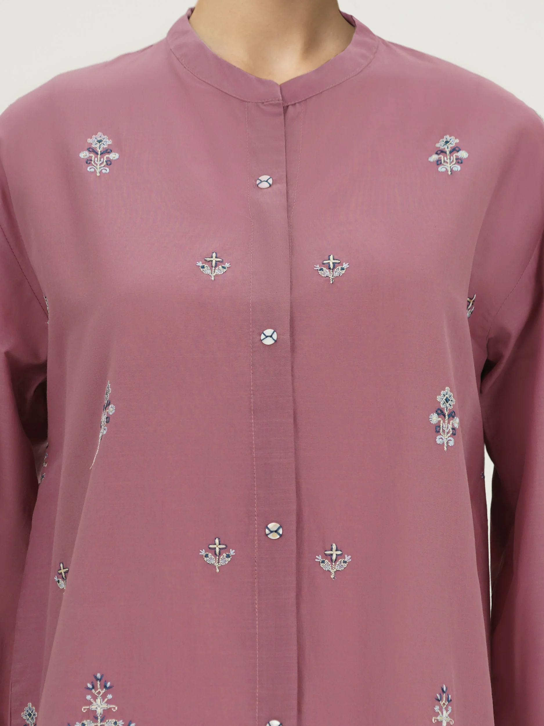 Cambric Slub Kurti- Embroidered (Pret) - Image 4