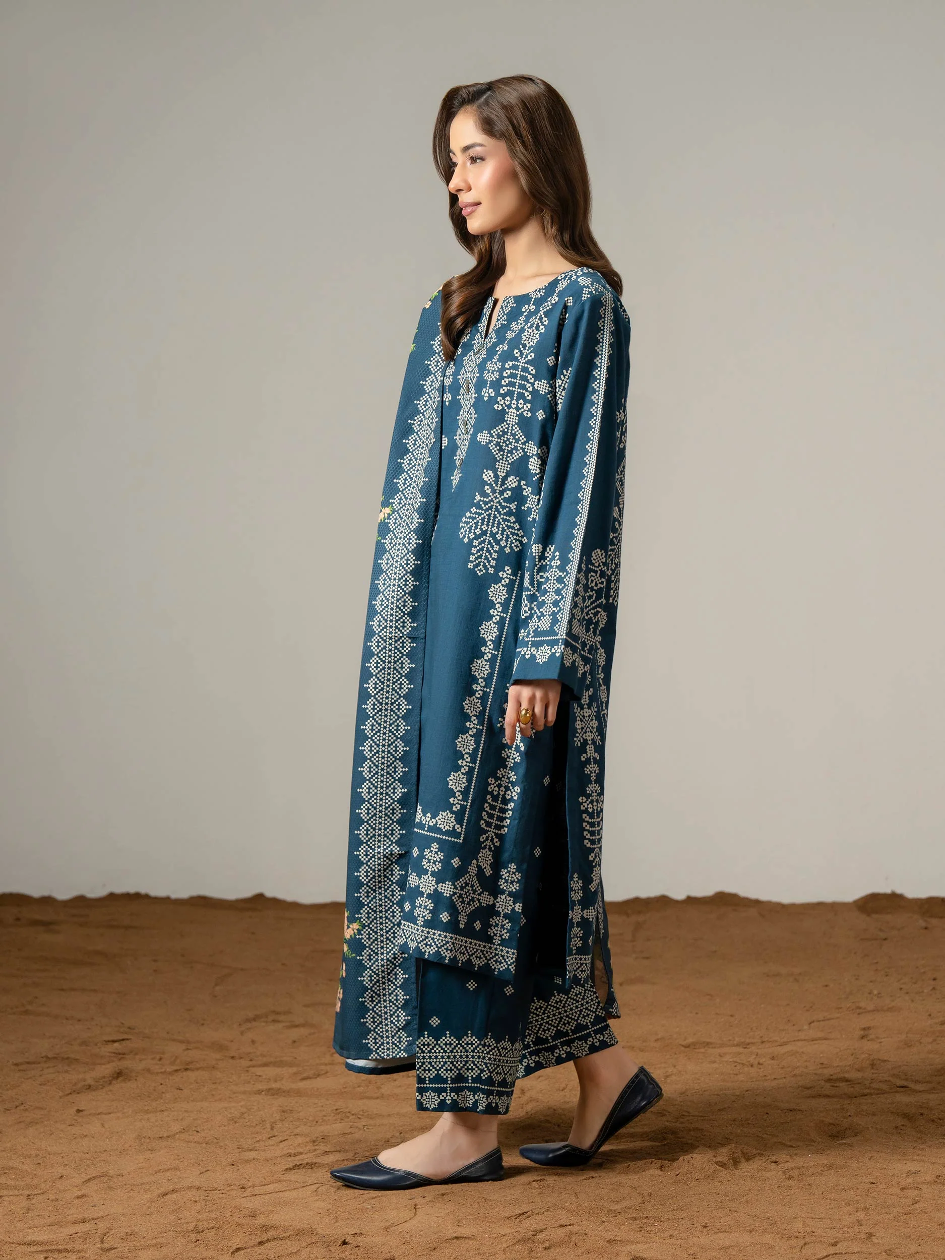 3 Piece Khaddar Suit-Paste Print (Pret) - Image 4