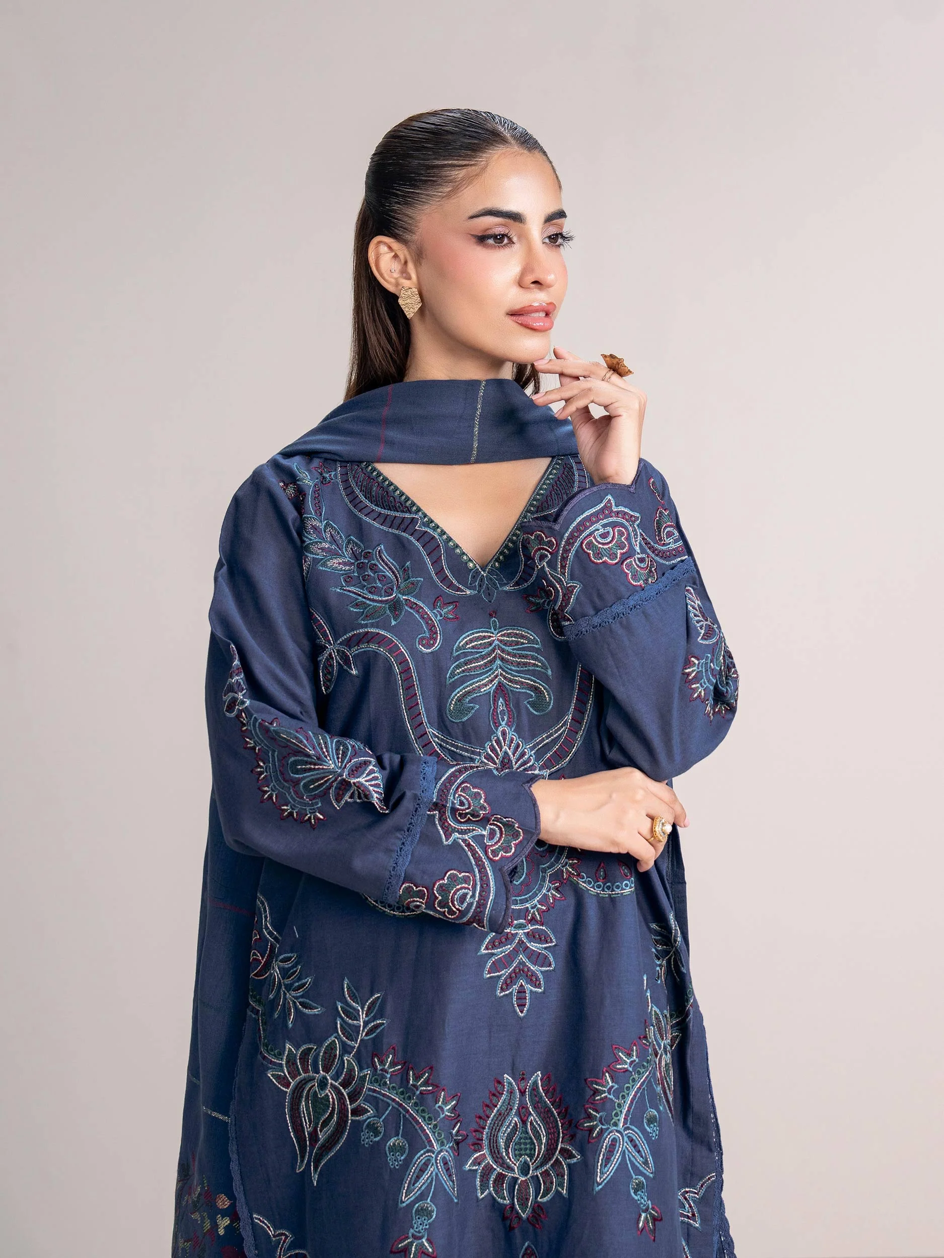 3 Piece Khaddar Suit- Embroidered (Pret) - Image 5