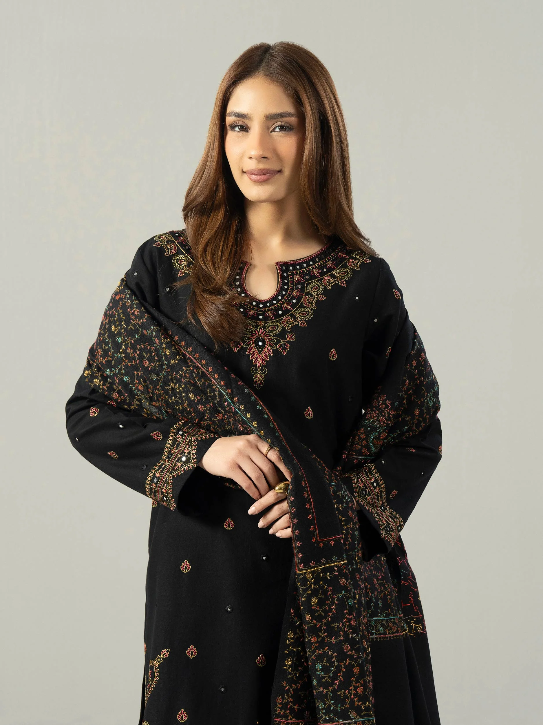 3 Piece Khaddar Suit- Embroidered (Pret) - Image 5