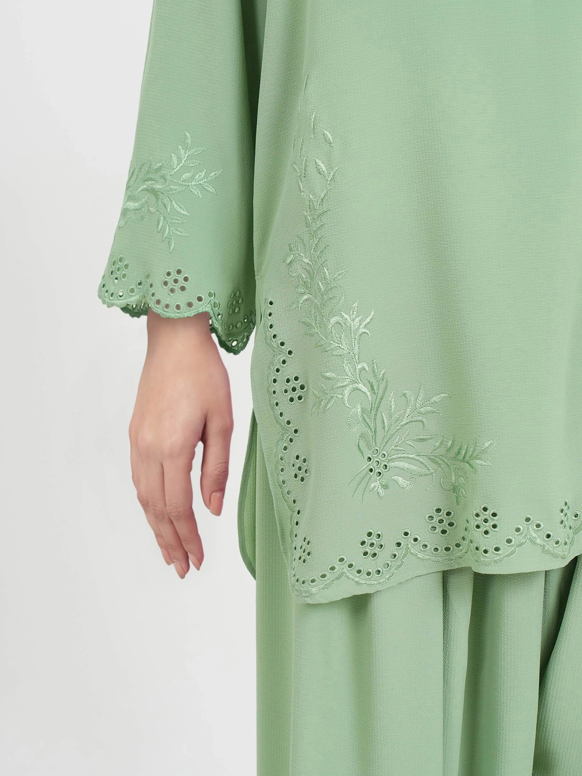 Grip Co-ord set- Embroidered - Image 4