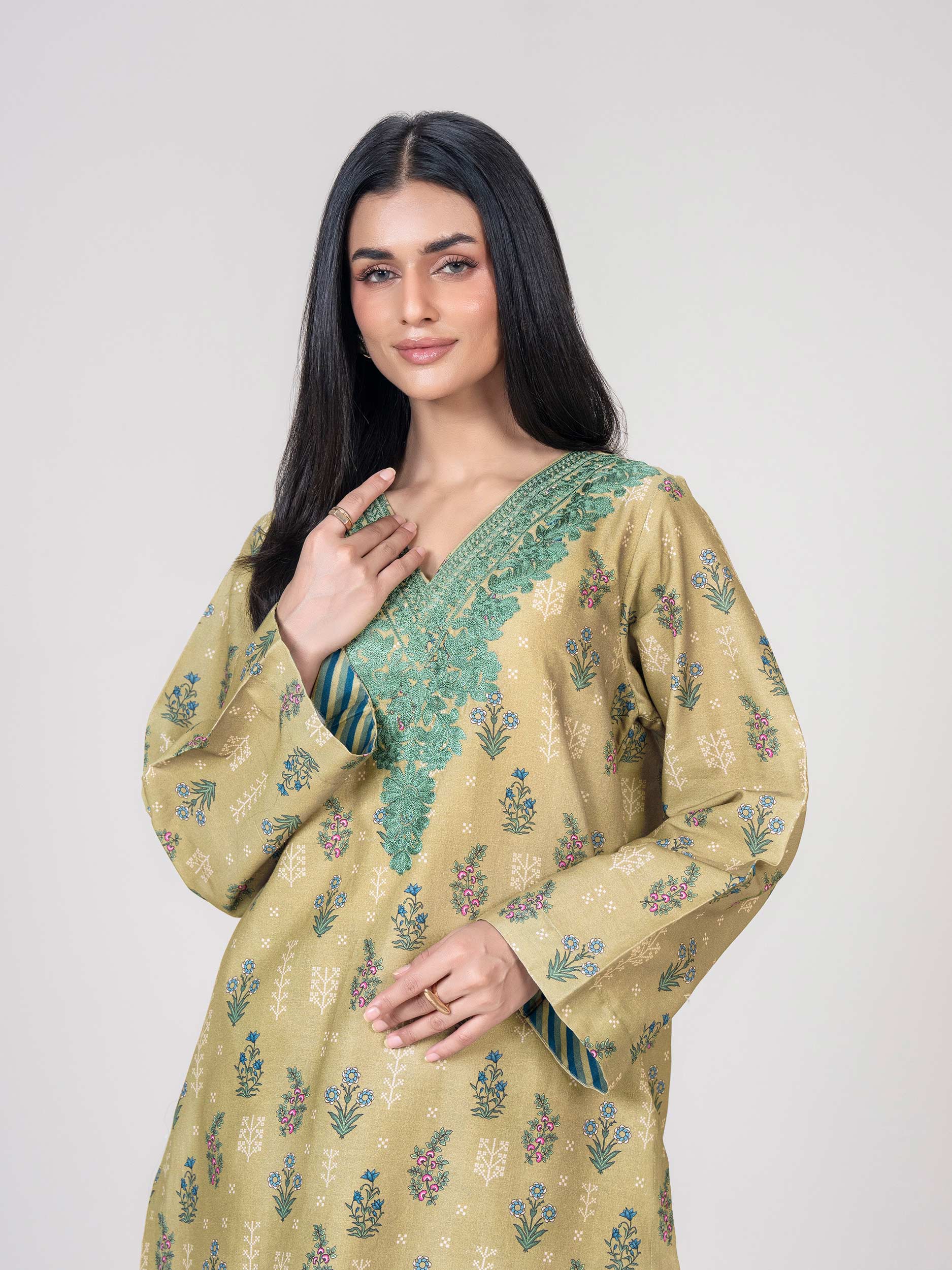 2 Piece Khaddar Suit- Embroidered (Pret) - Image 5