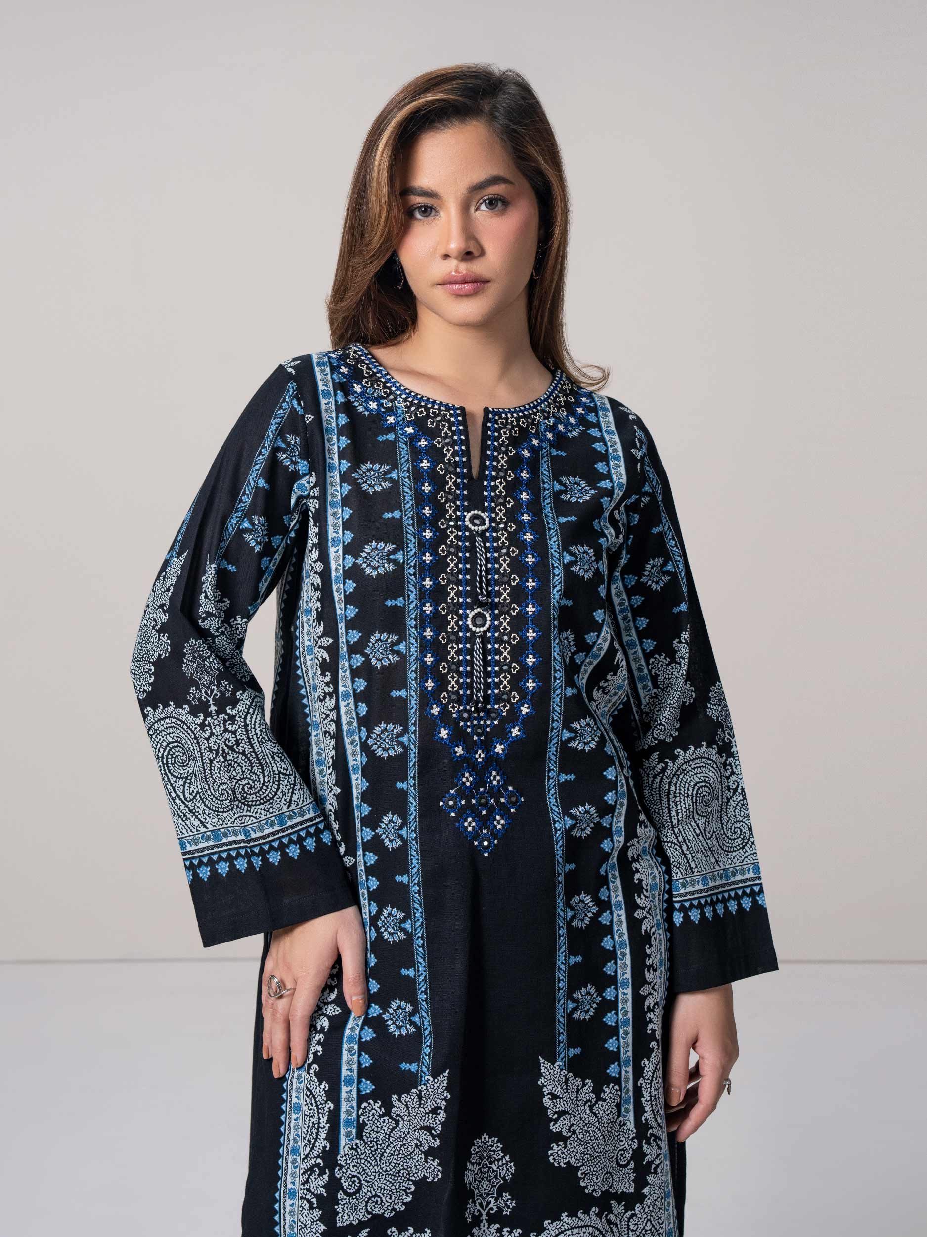 2 Piece Khaddar Suit- Embroidered (Pret) - Image 4