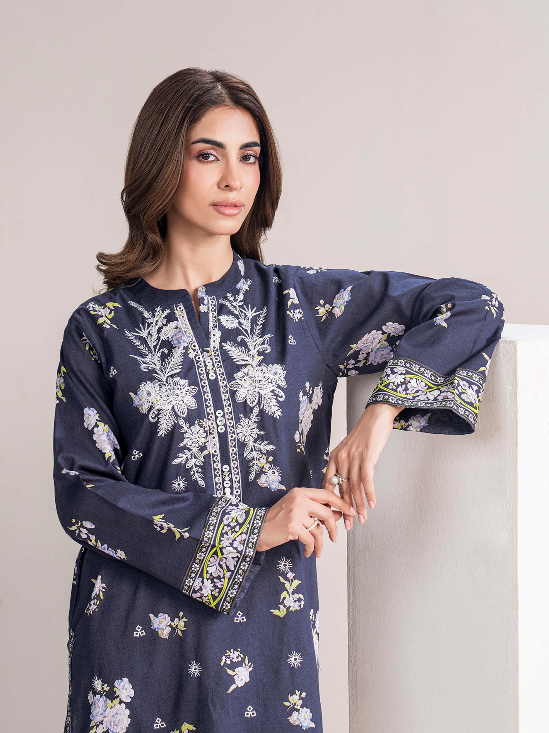 Khaddar Kurti- Embroidered (Pret) - Image 5