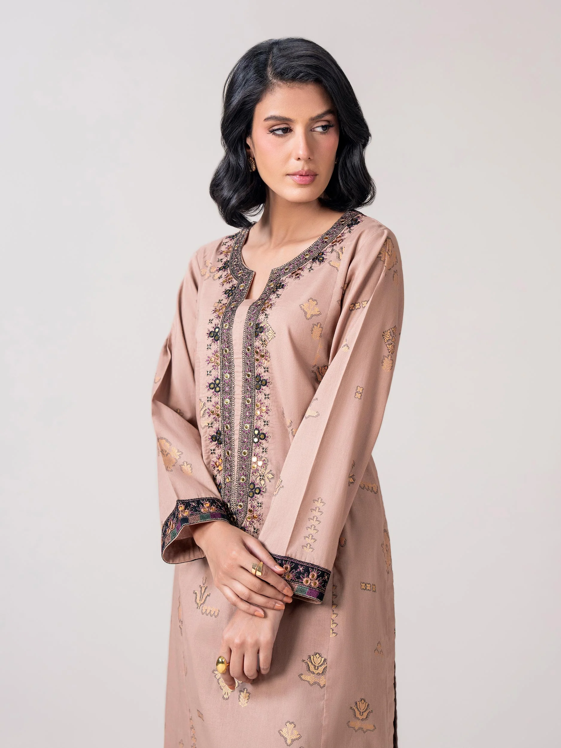 2 Piece Khaddar Suit- Embroidered (Pret) - Image 5