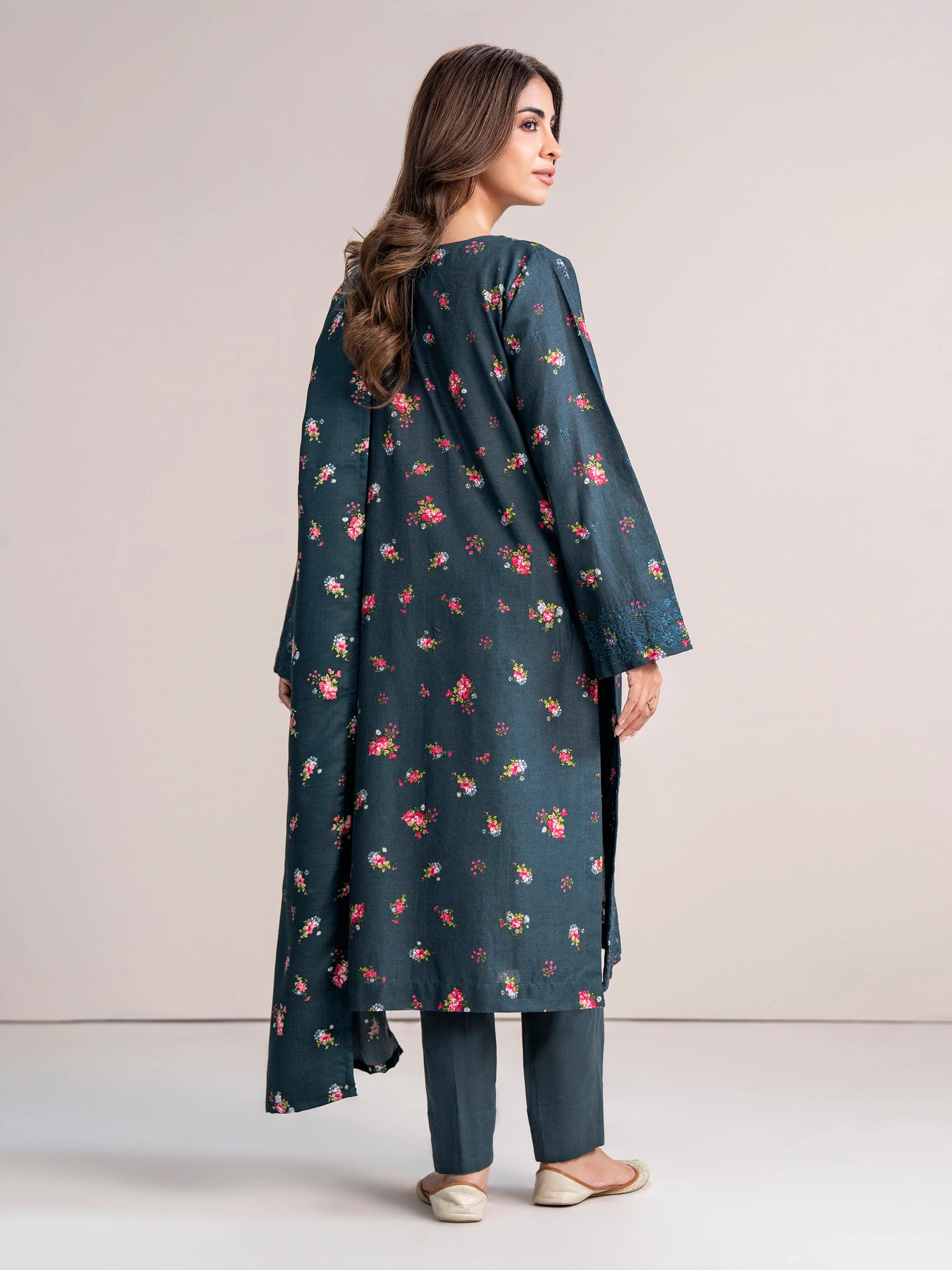 3 Piece Khaddar Suit- Embroidered (Pret) - Image 3