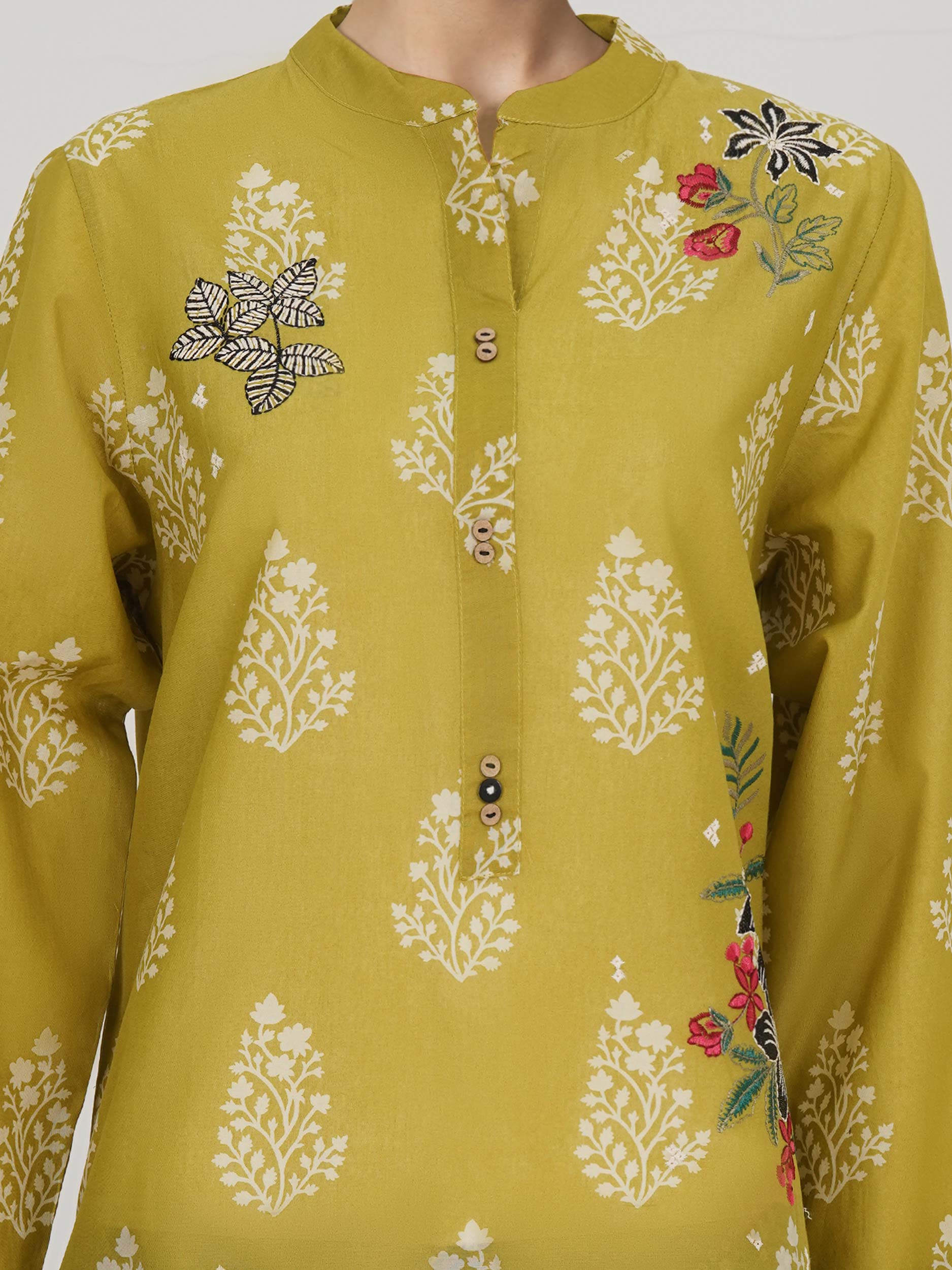 2 Piece Lawn Suit- Embroidered (Pret) - Image 4