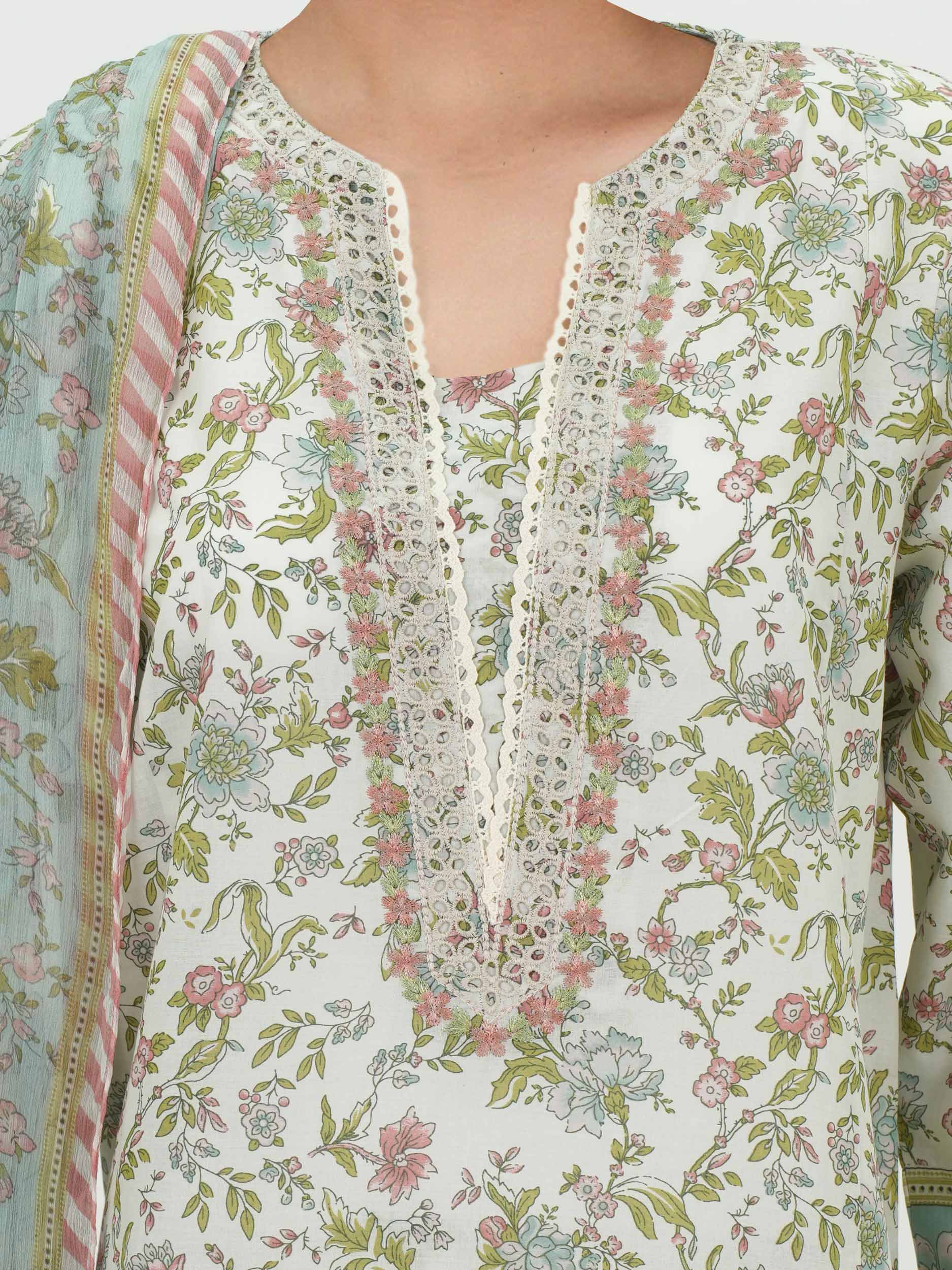 3 Piece Lawn Suit- Embroidered (Pret) - Image 4