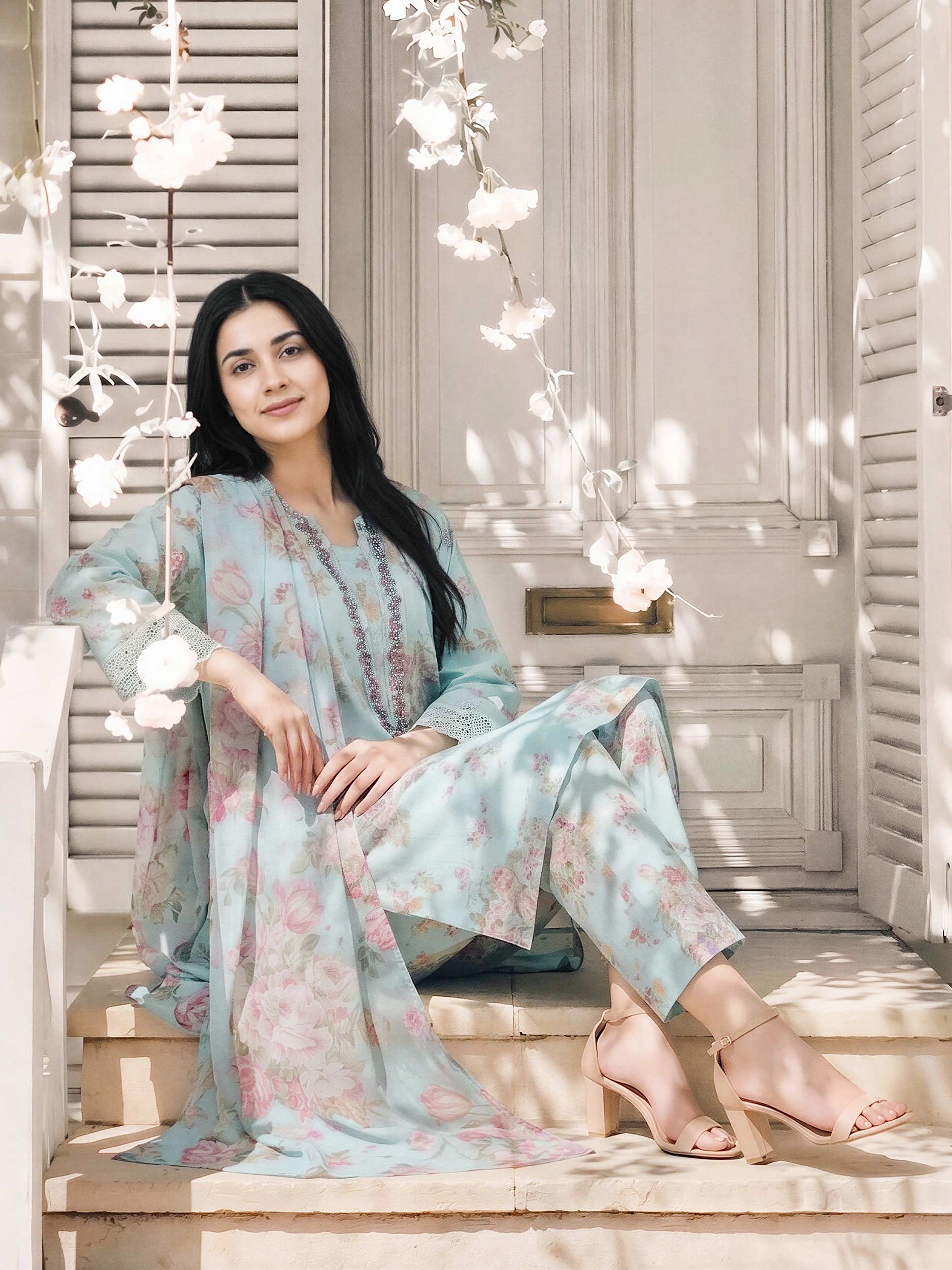 3 Piece Lawn Suit- Embroidered (Pret) - Image 4