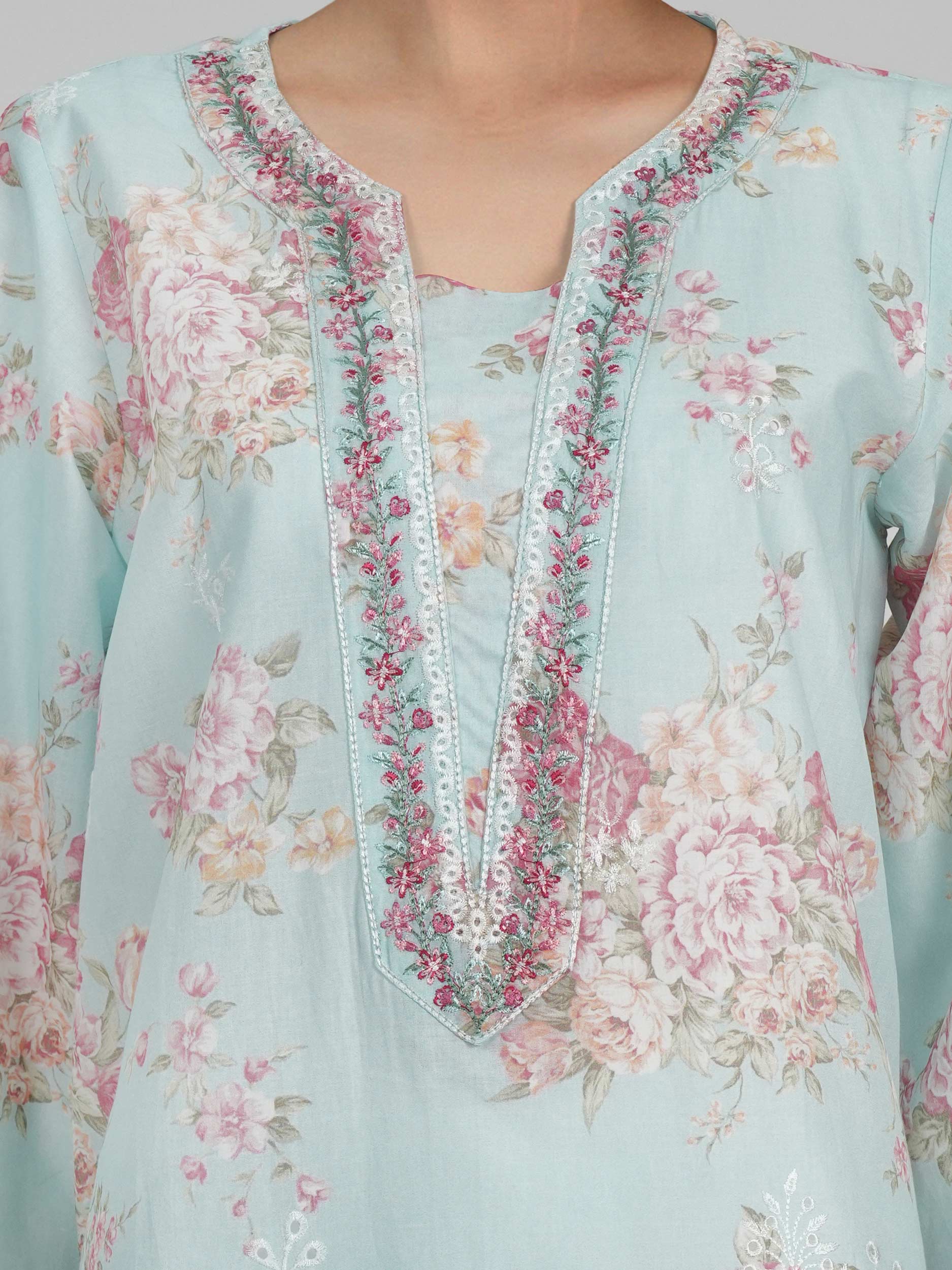 3 Piece Lawn Suit- Embroidered (Pret) - Image 5