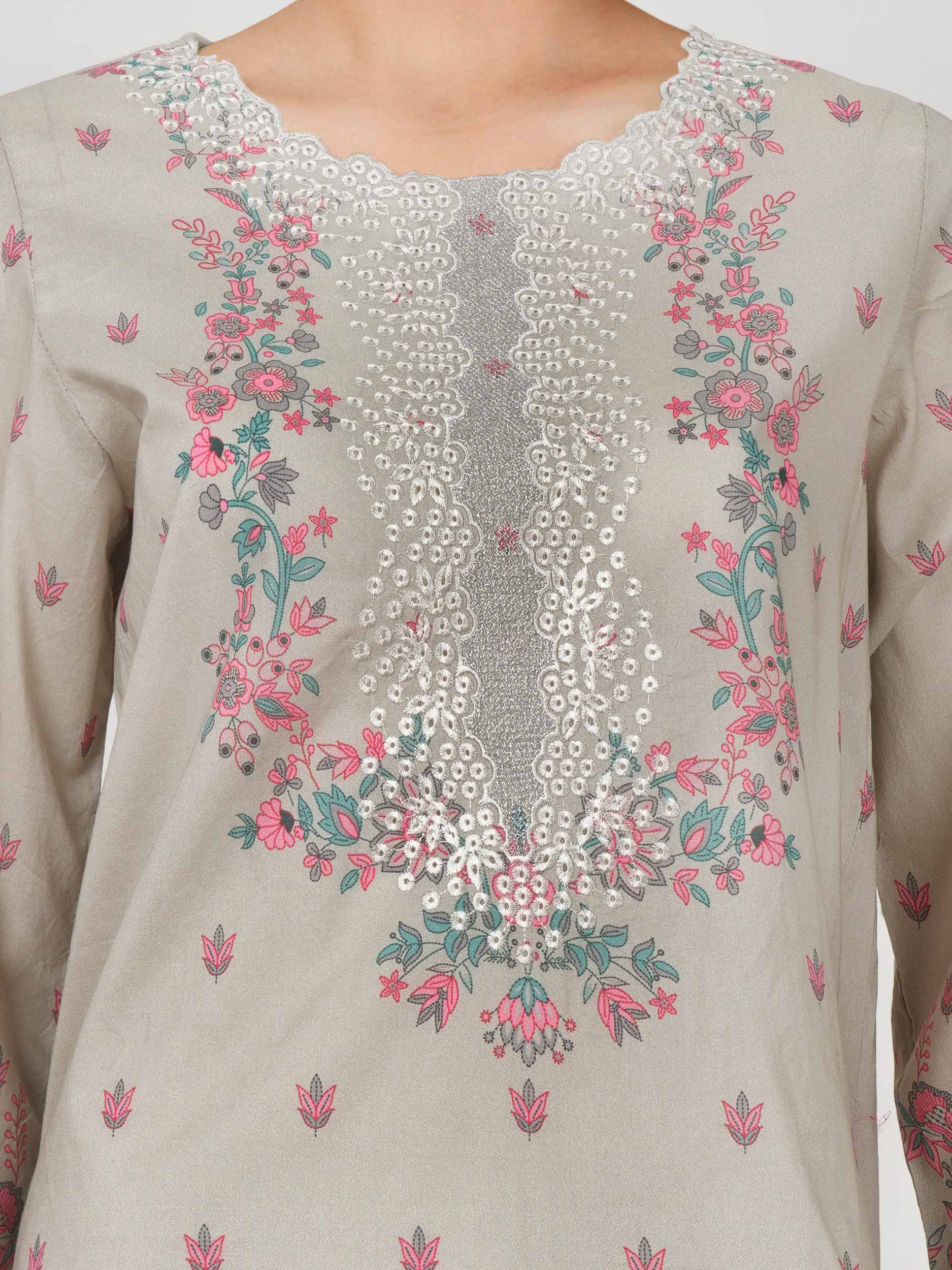 3 Piece Lawn Suit- Embroidered (Pret) - Image 4