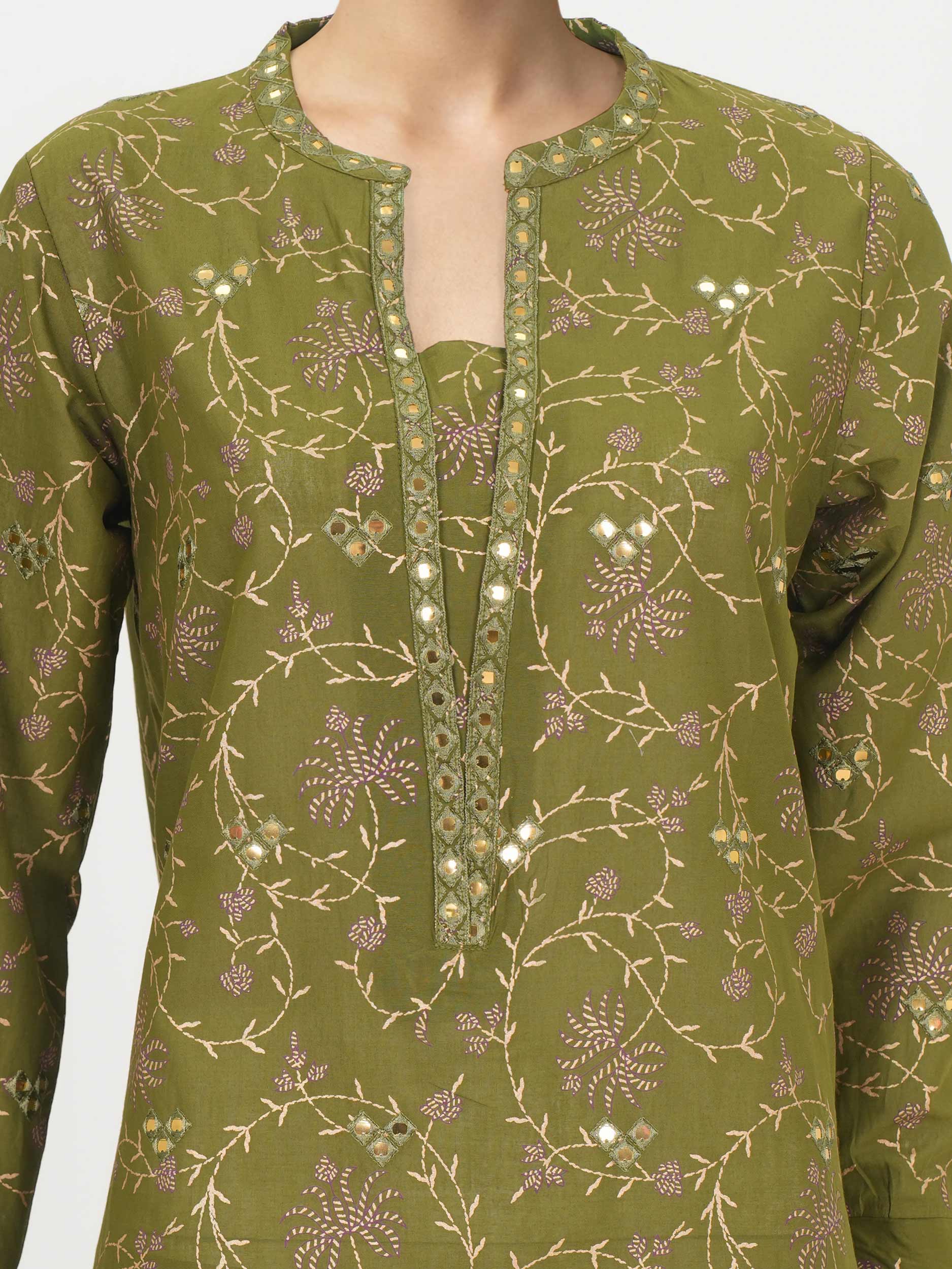 3 Piece Lawn Suit- Embroidered (Pret) - Image 4