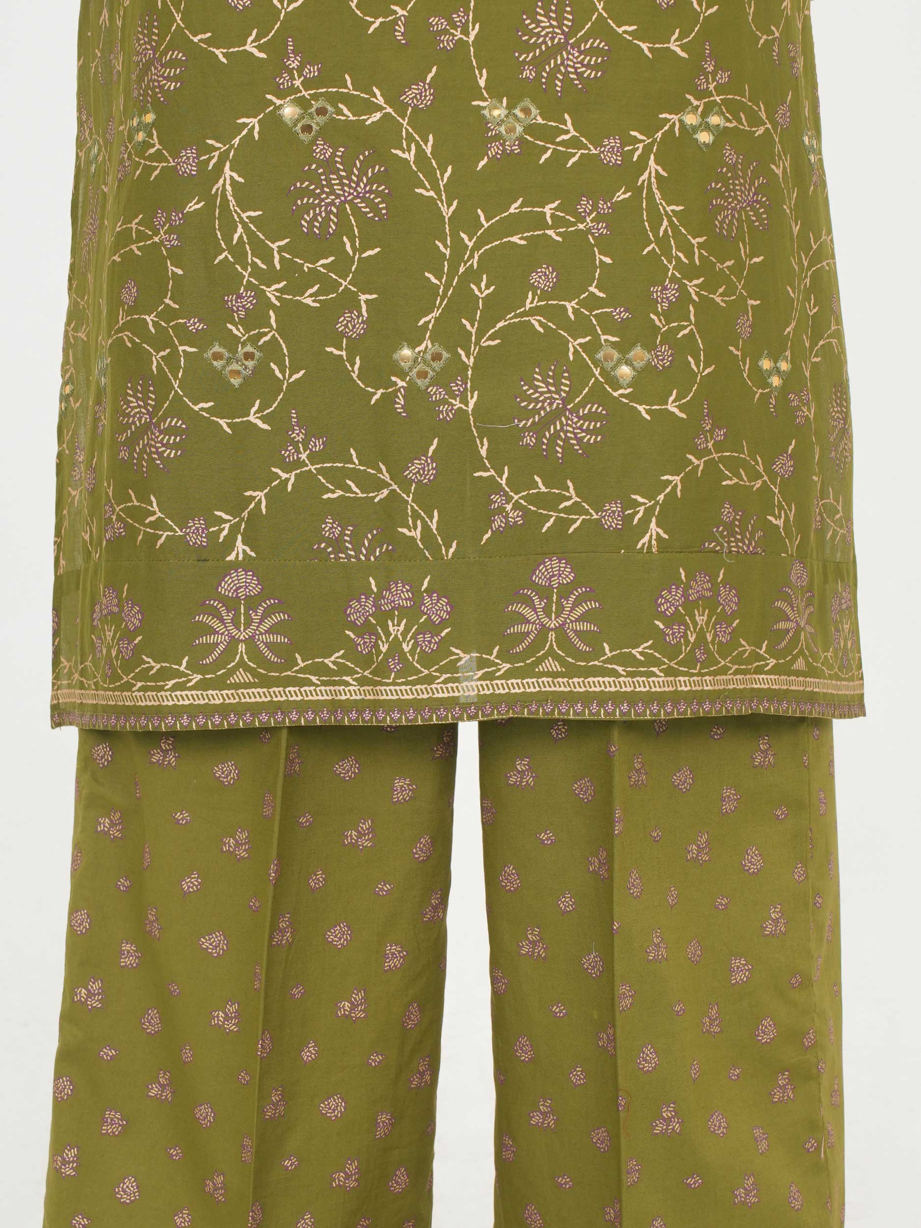 3 Piece Lawn Suit- Embroidered (Pret) - Image 6