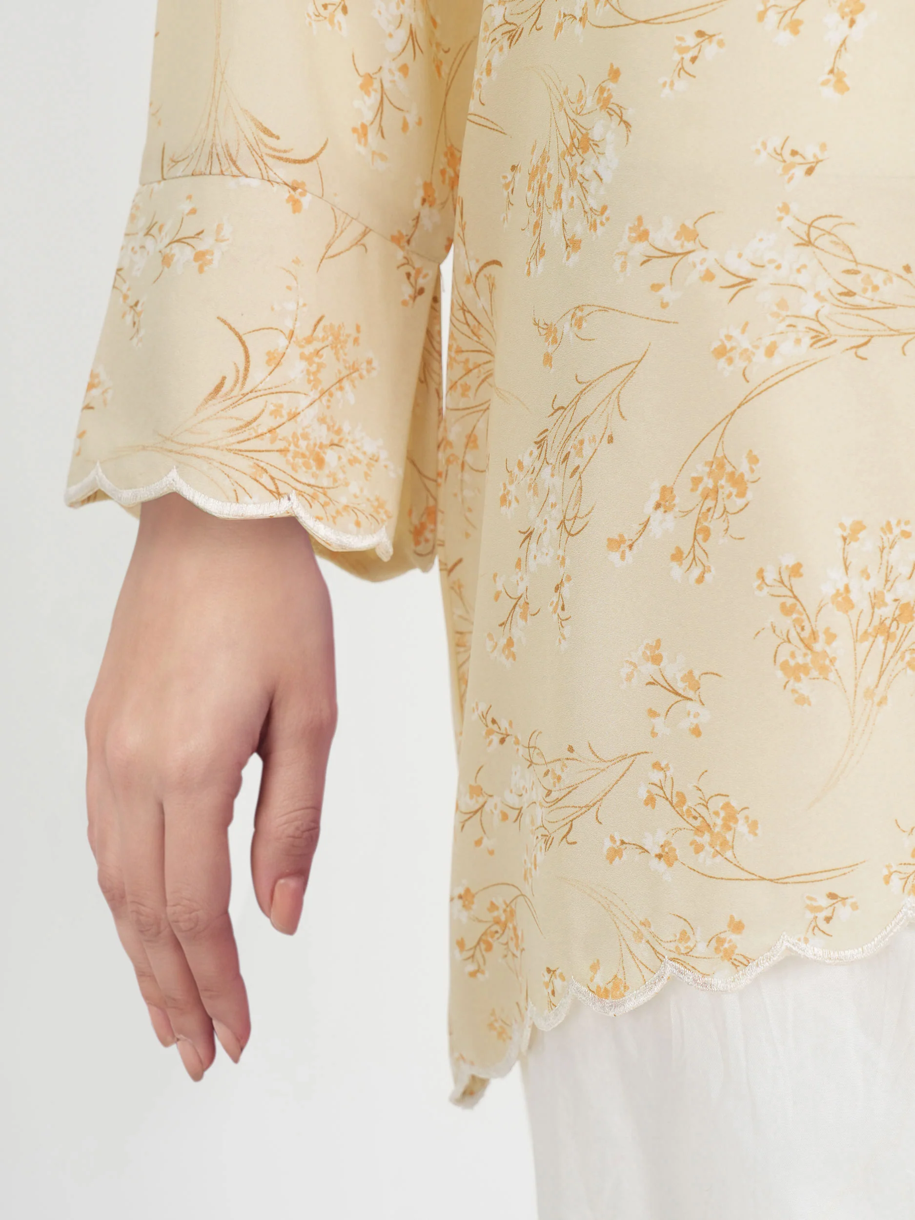 Grip Kurti-Embroidered (Pret) - Image 4