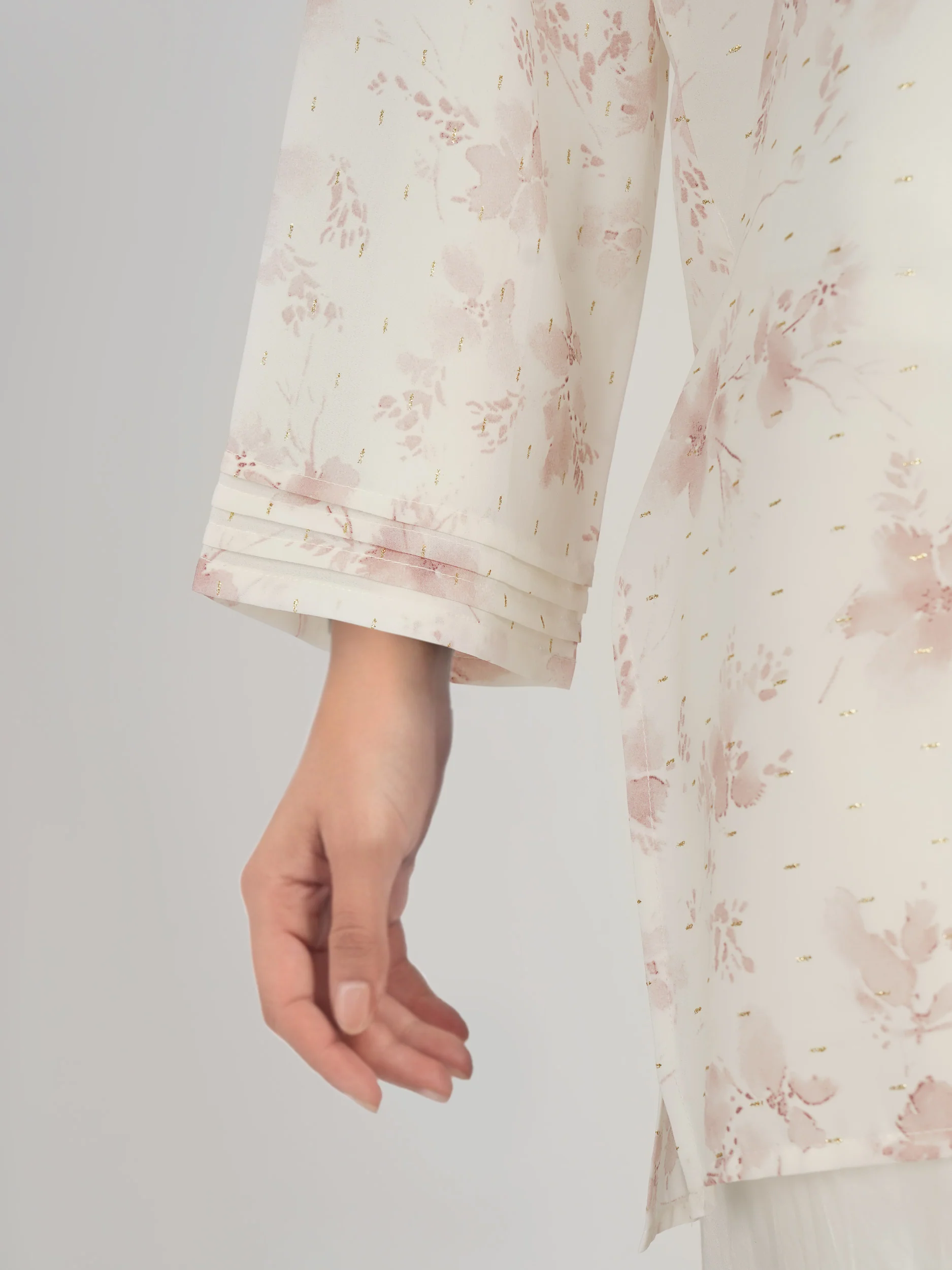 Grip Kurti- Embroidered (Pret) - Image 5