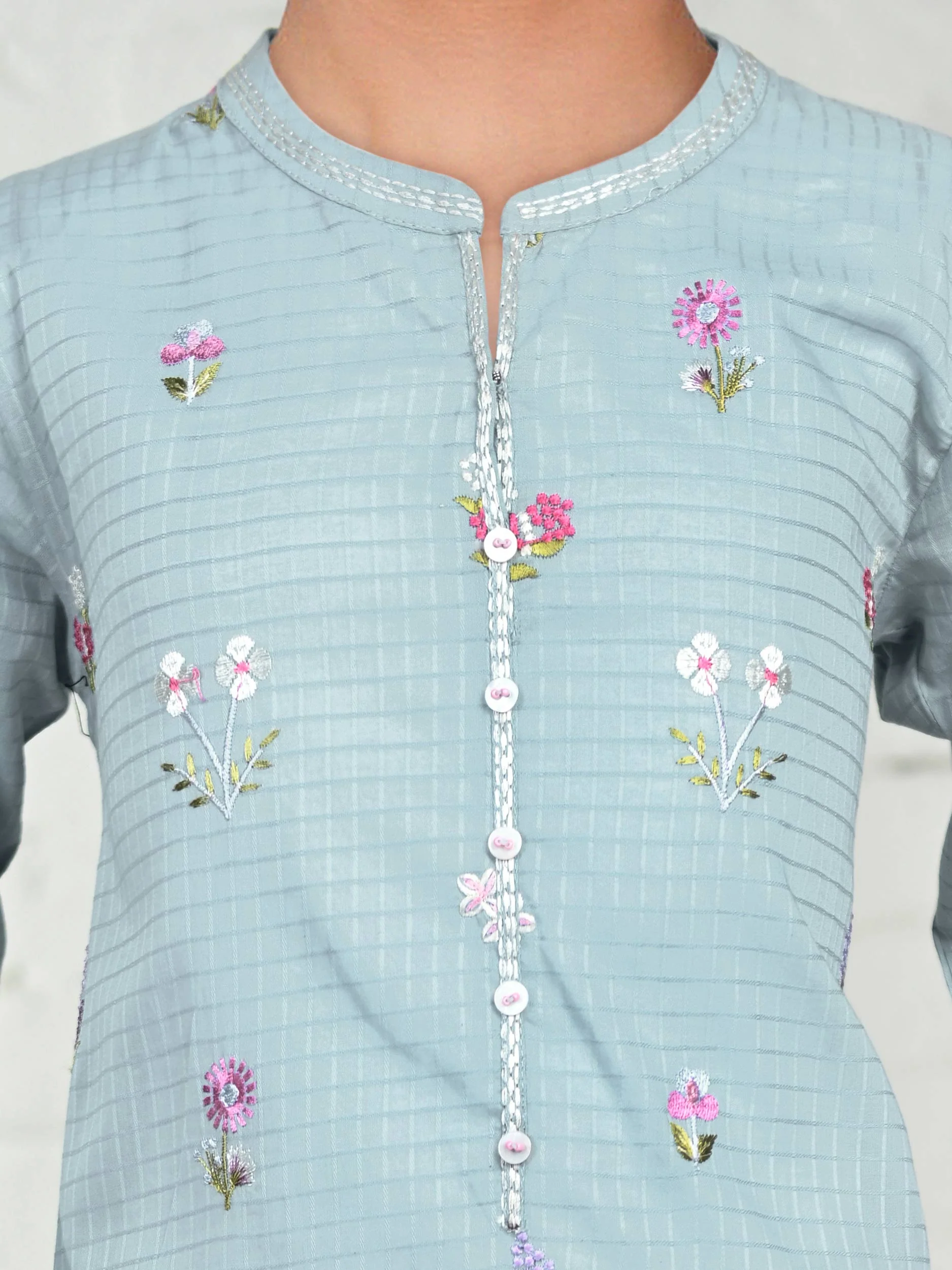 2 Piece Lawn Texture Suit- Embroidered (Pret) - Image 3