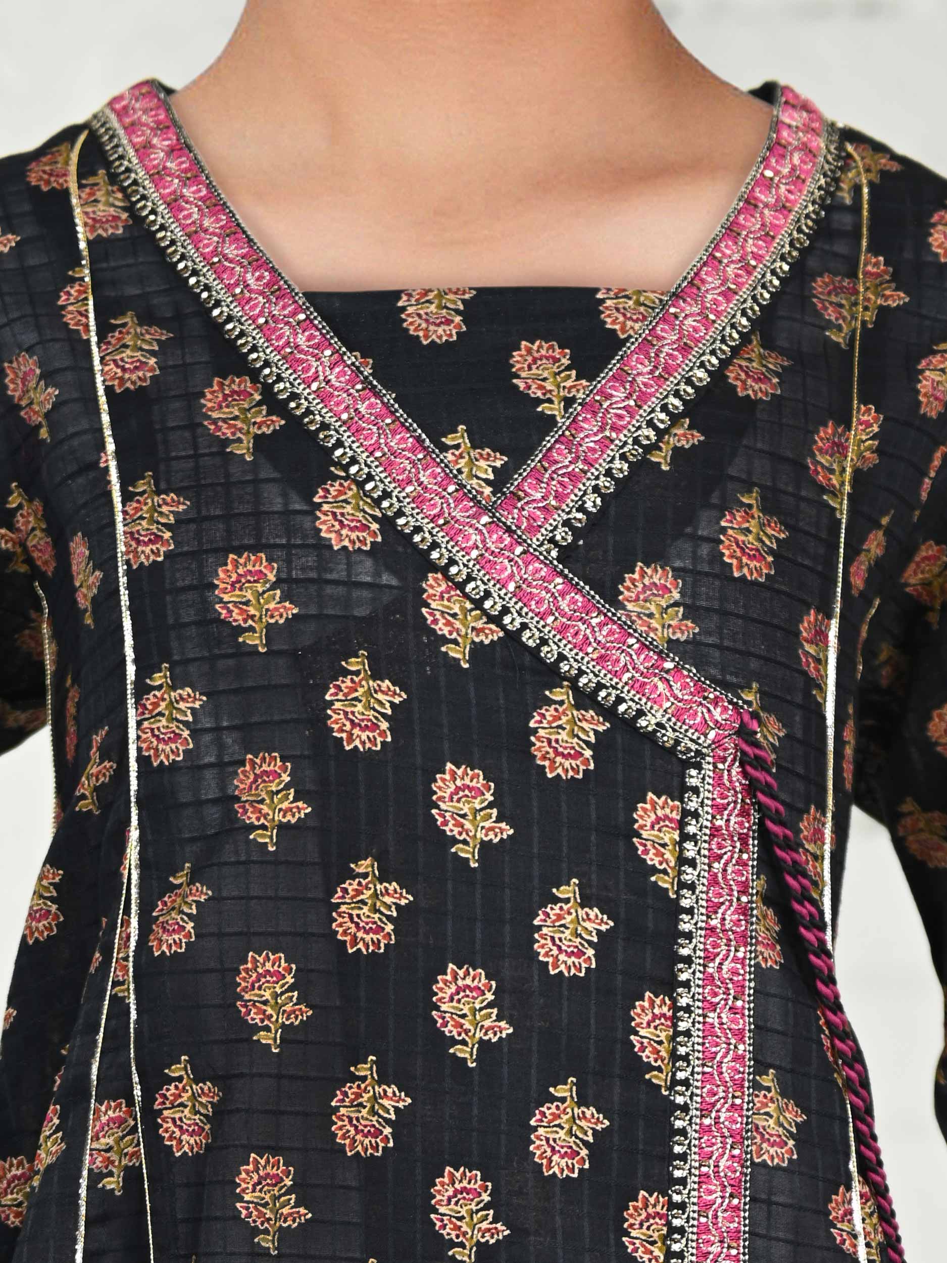 2 Piece Lawn Texture Suit- Embroidered (Pret) - Image 4