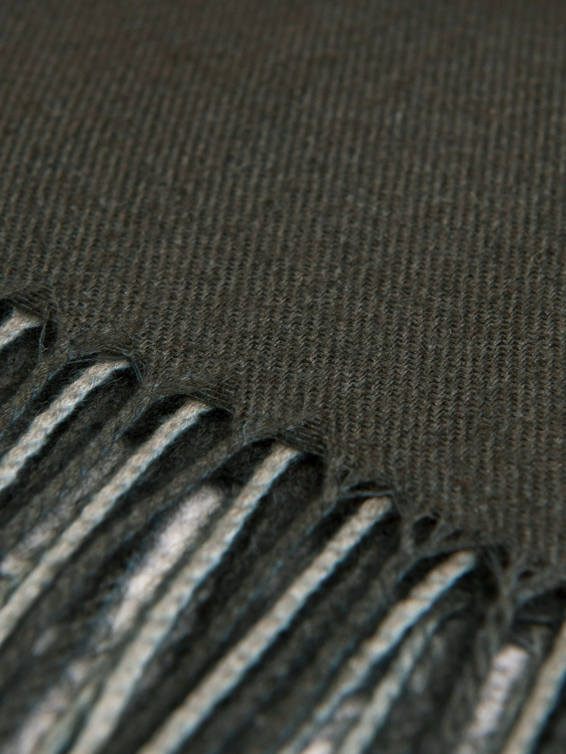 Two Tone Woolen Shawl - Image 3
