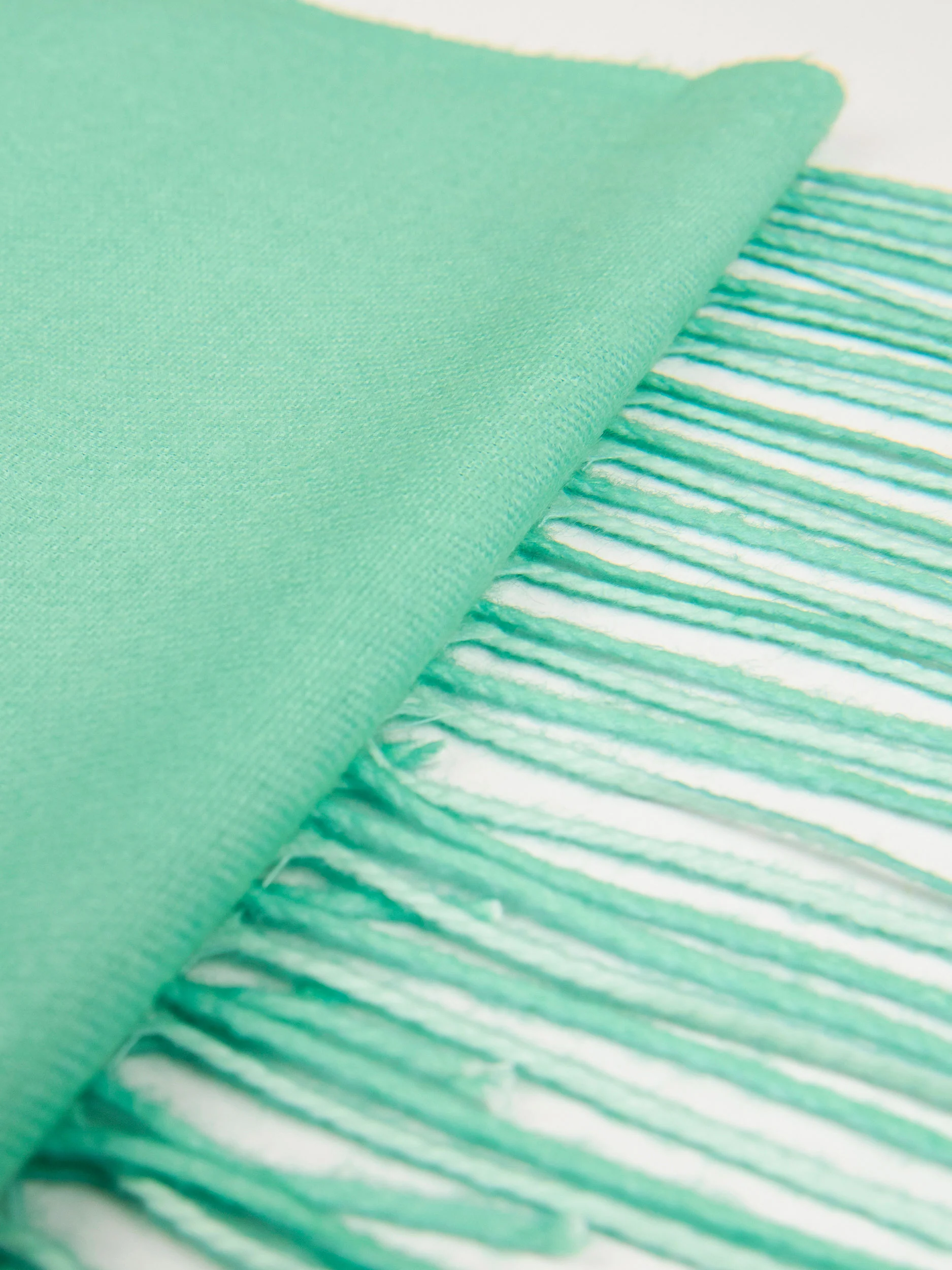 Two Tone Woolen Shawl - Image 3