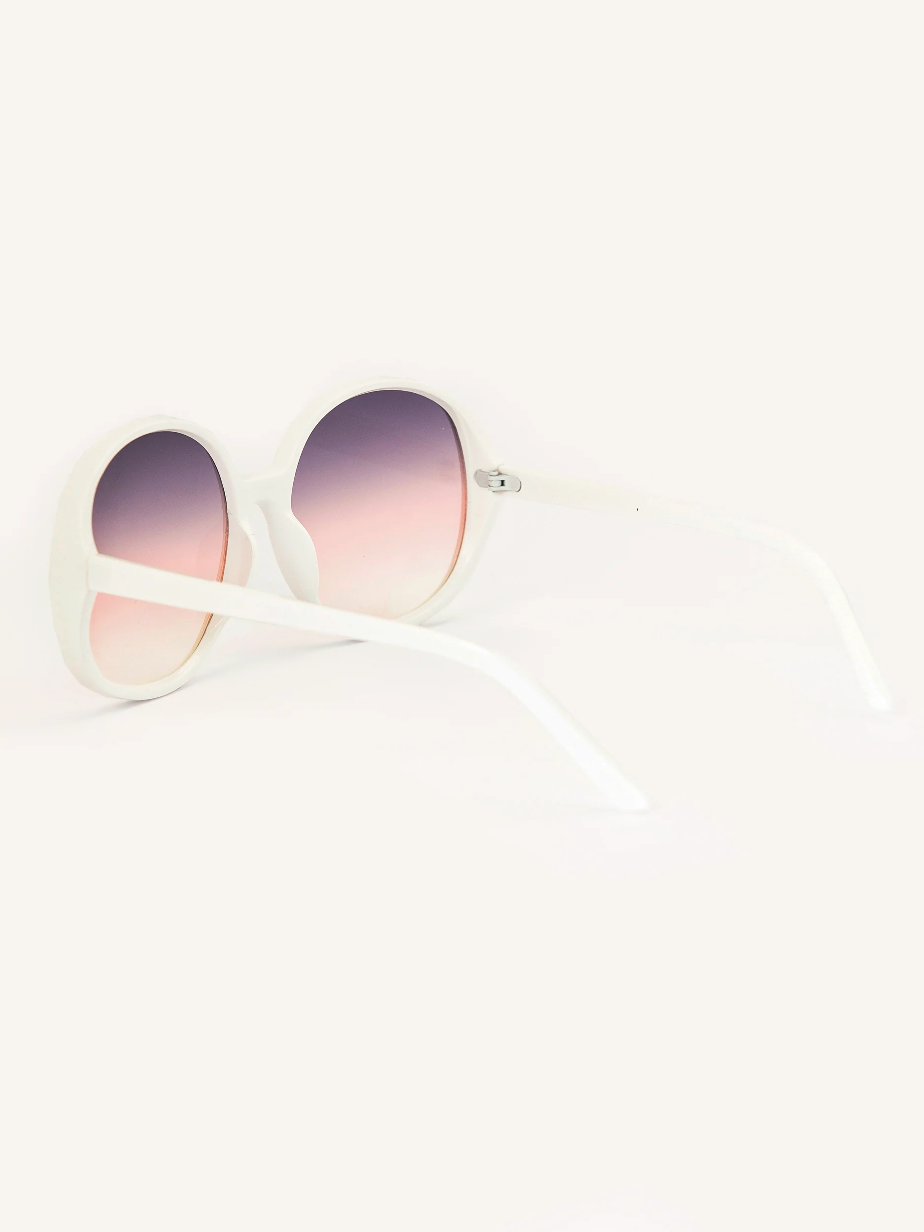 Chic Sunglasses - Image 3