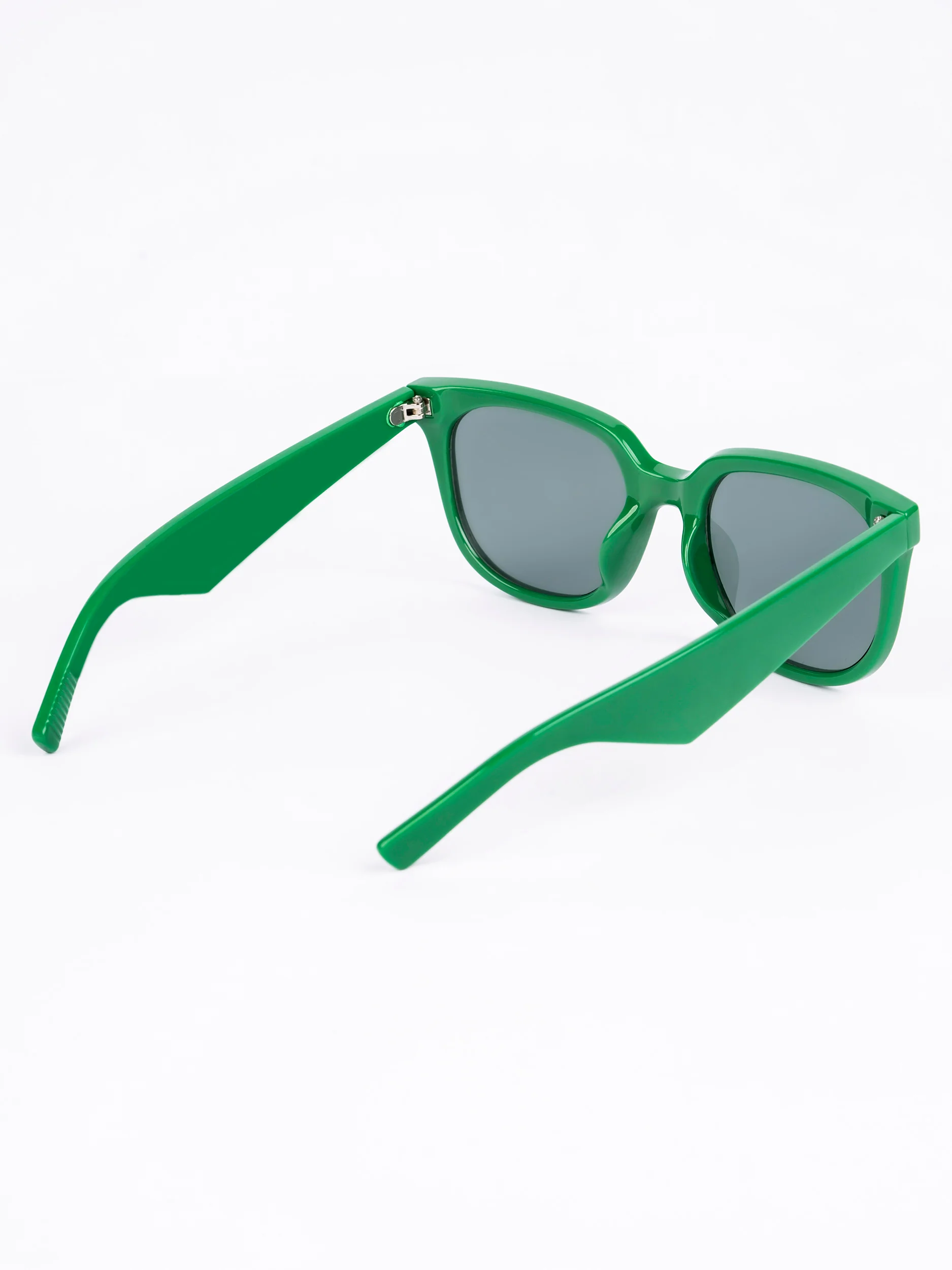Classic Sunglasses - Image 3