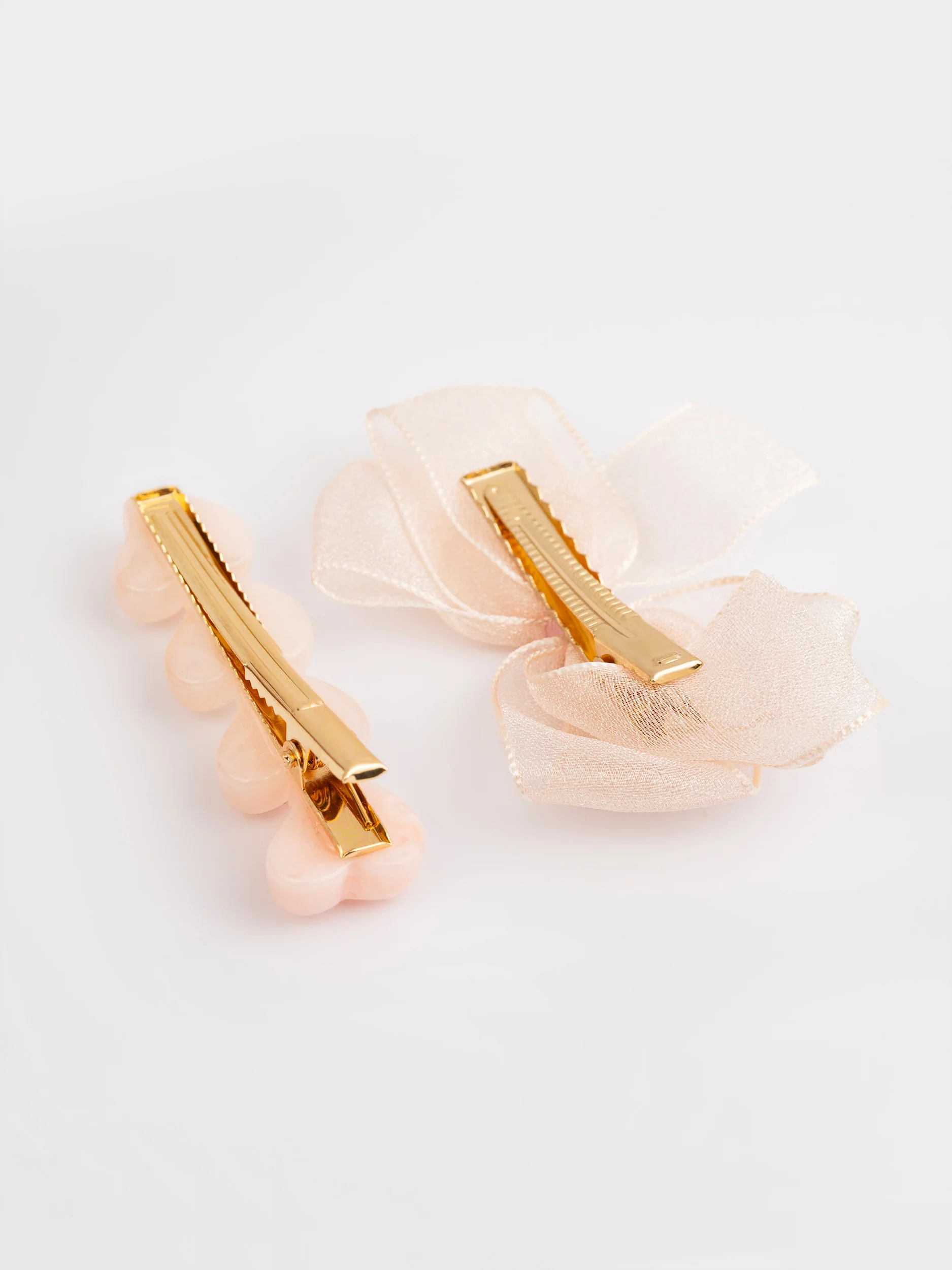Bow With Heart Hair Clips - Image 4