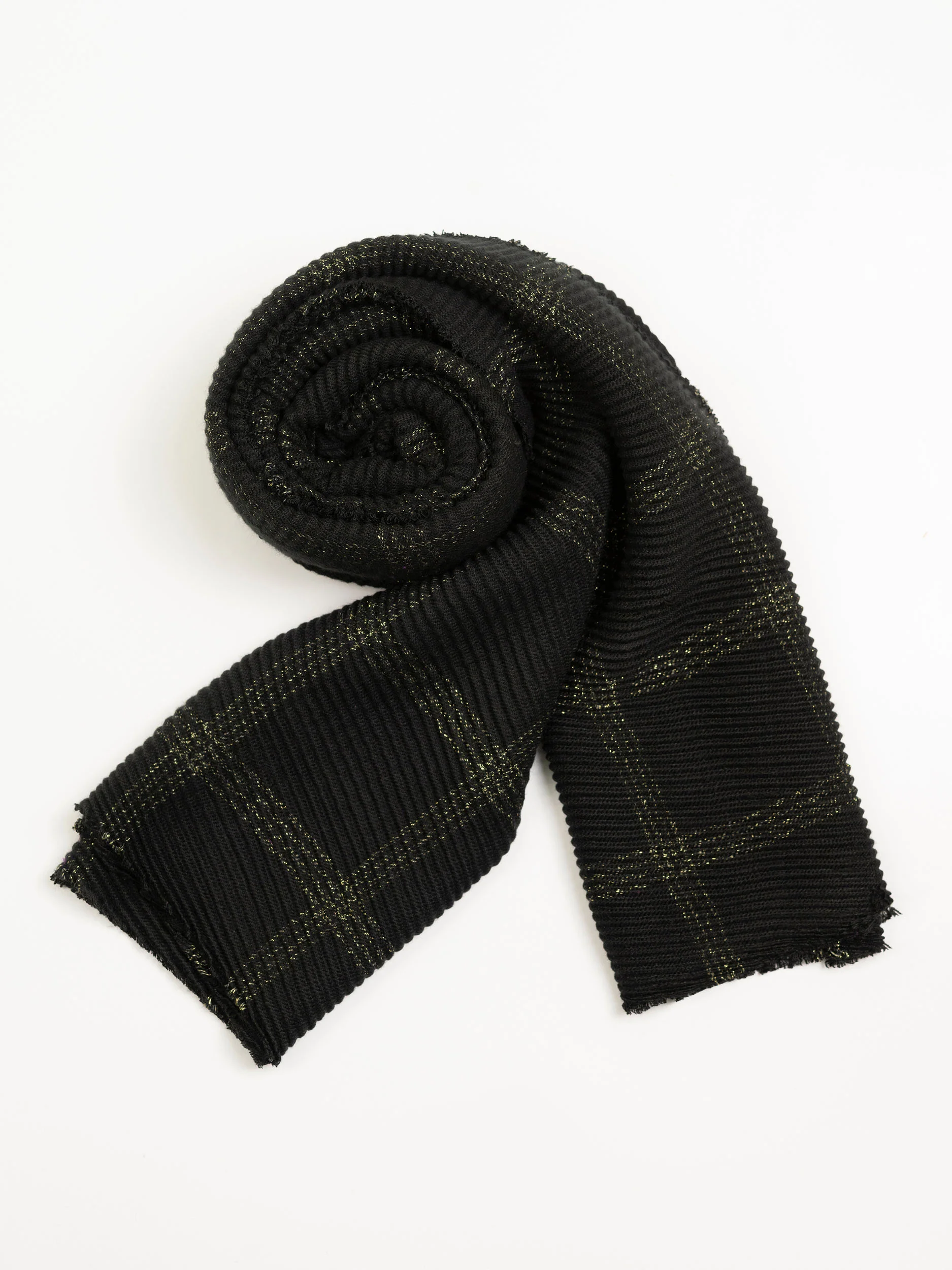 Pleated Woolen Shawl - Image 3