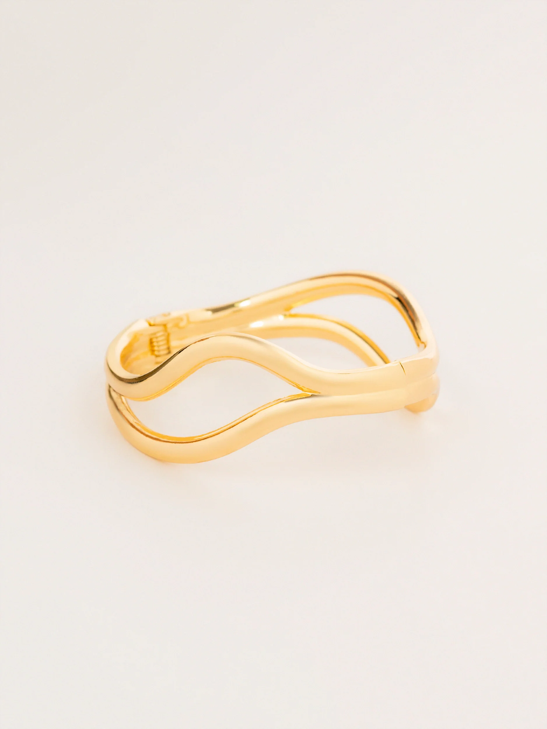 Interlocking Wavy Bracelet - Image 2