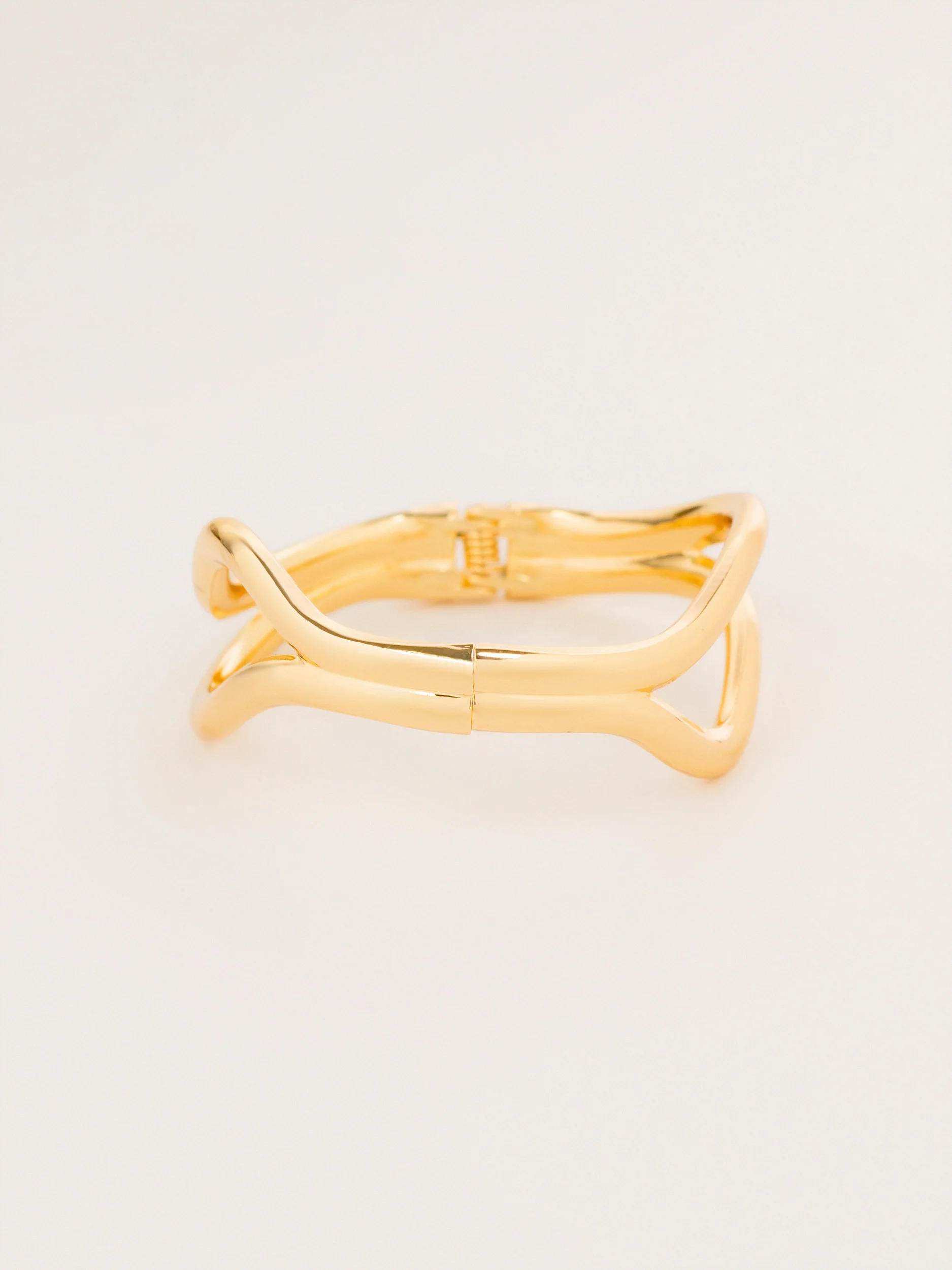 Interlocking Wavy Bracelet - Image 3