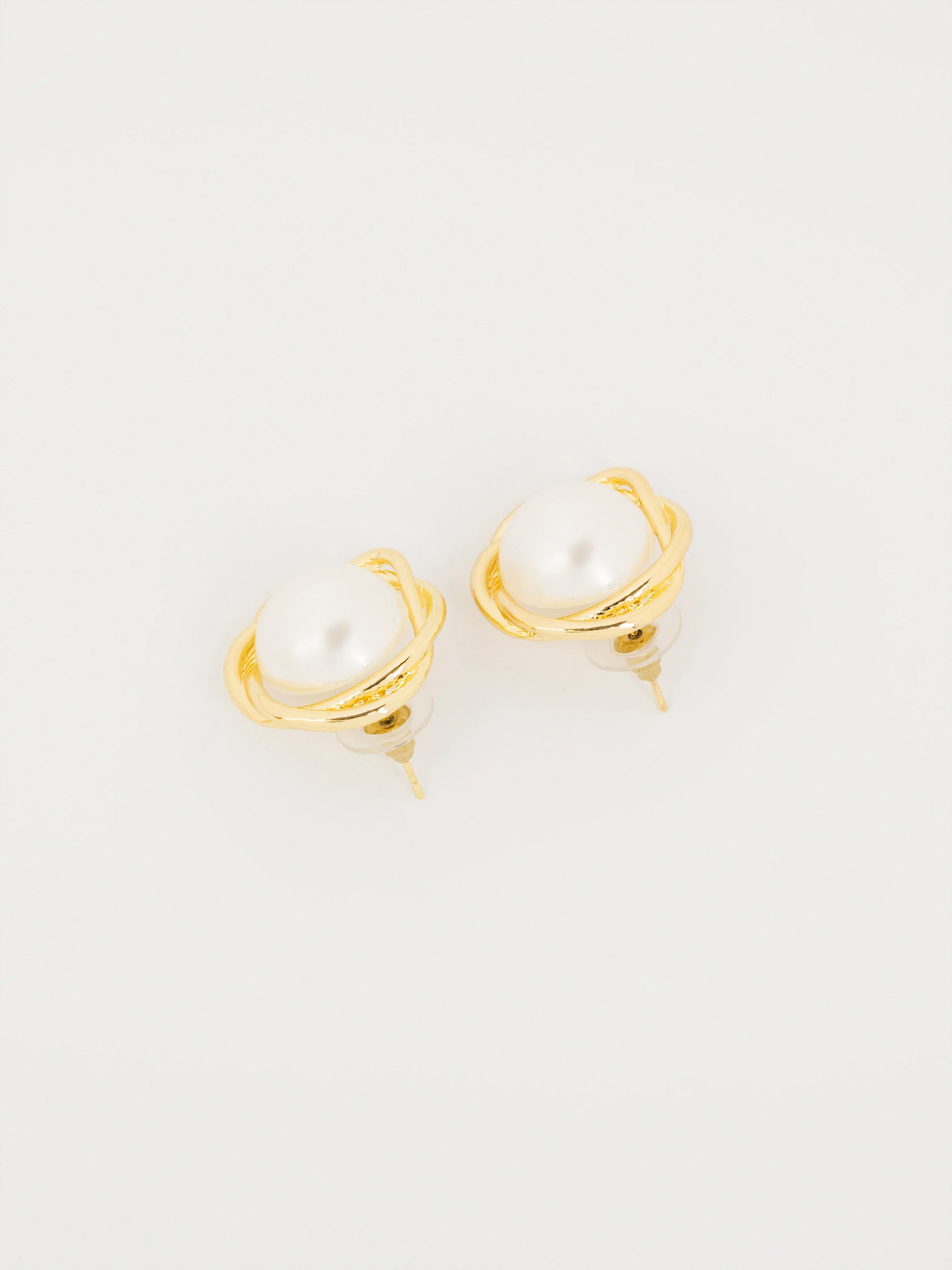 Floral Pearl stud Earrings - Image 2