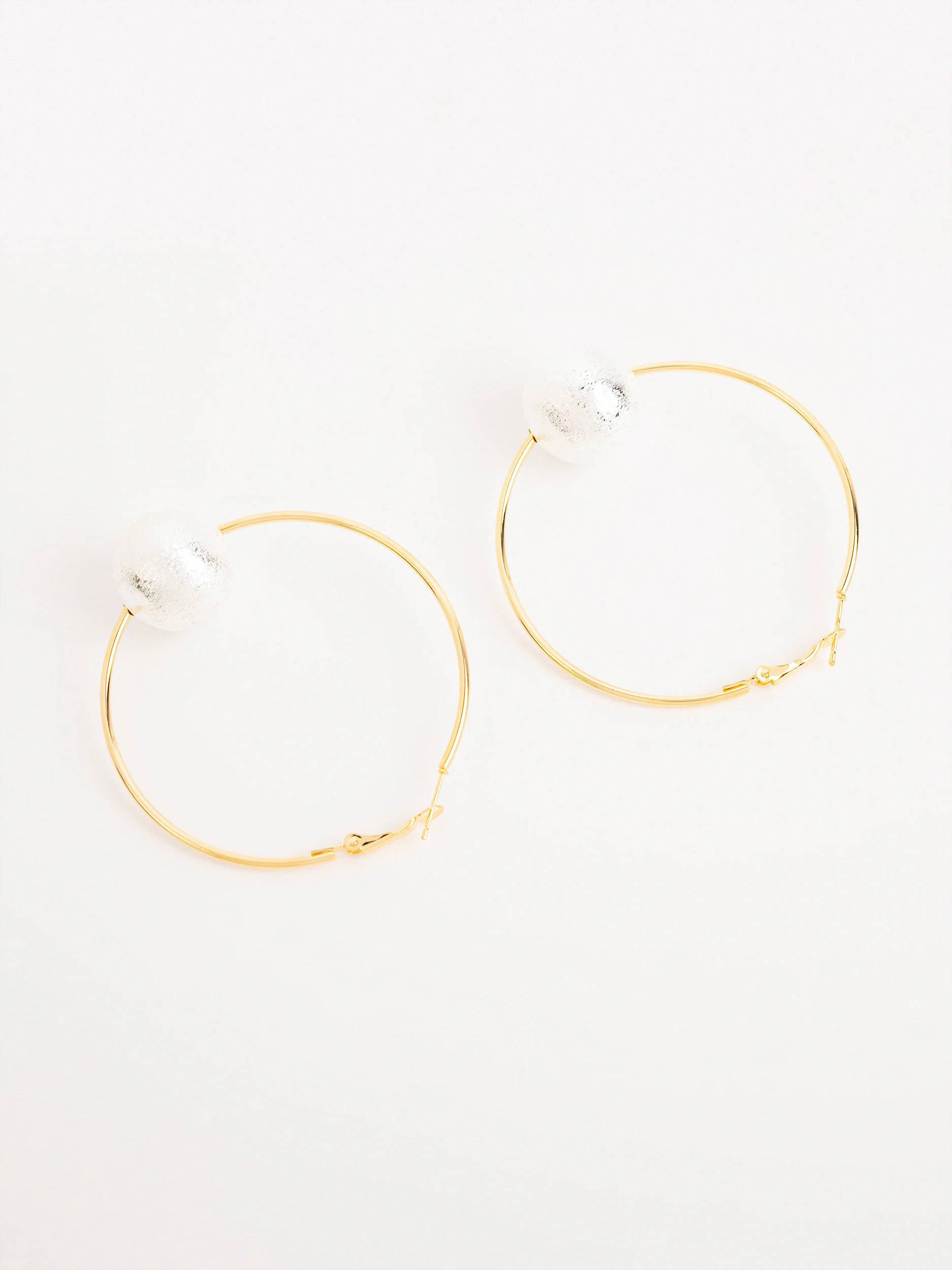 Minimal Hoop Earrings - Image 2