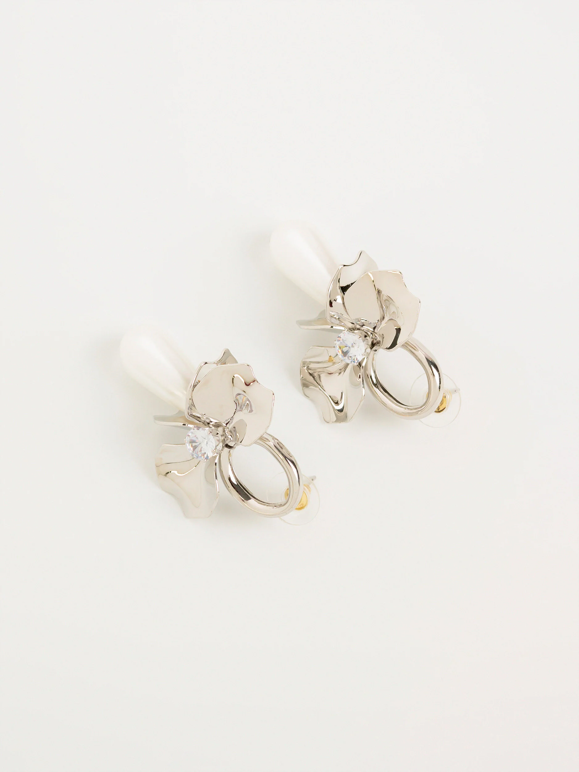 Bow Pearl Earrings - Image 2
