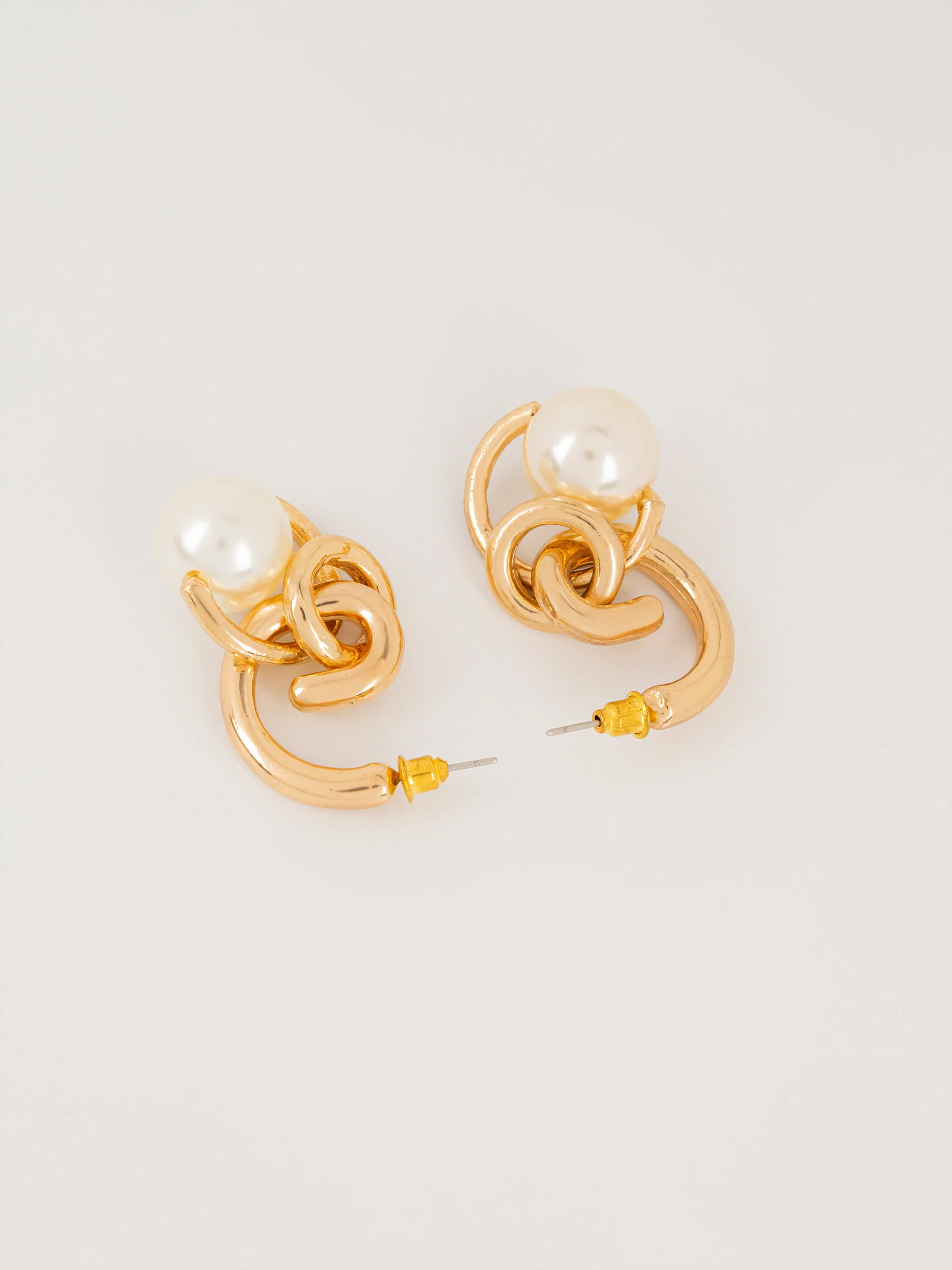 Twisted Pearl Earrings - Image 2