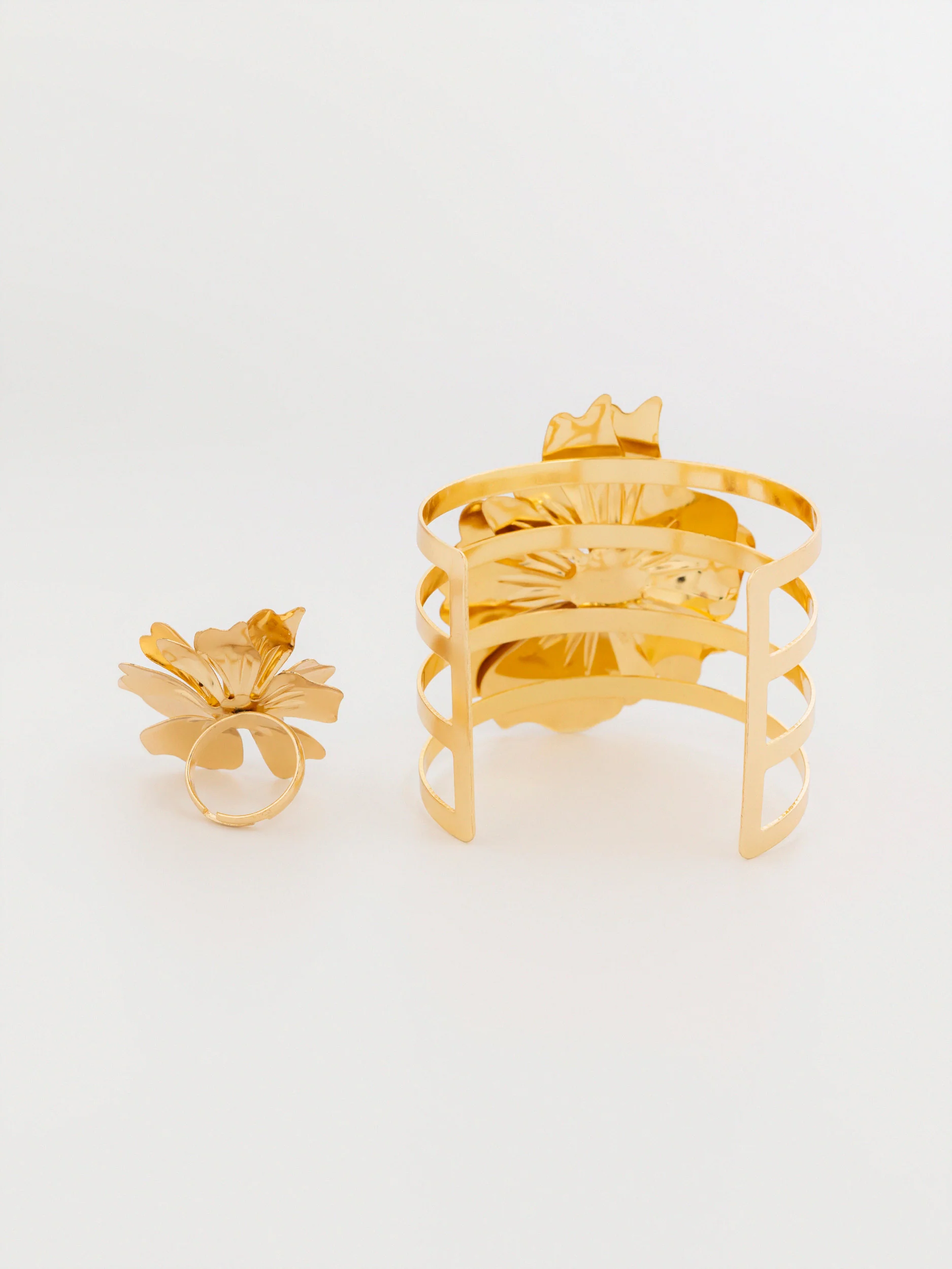 Floral Pearl Bracelet - Image 4
