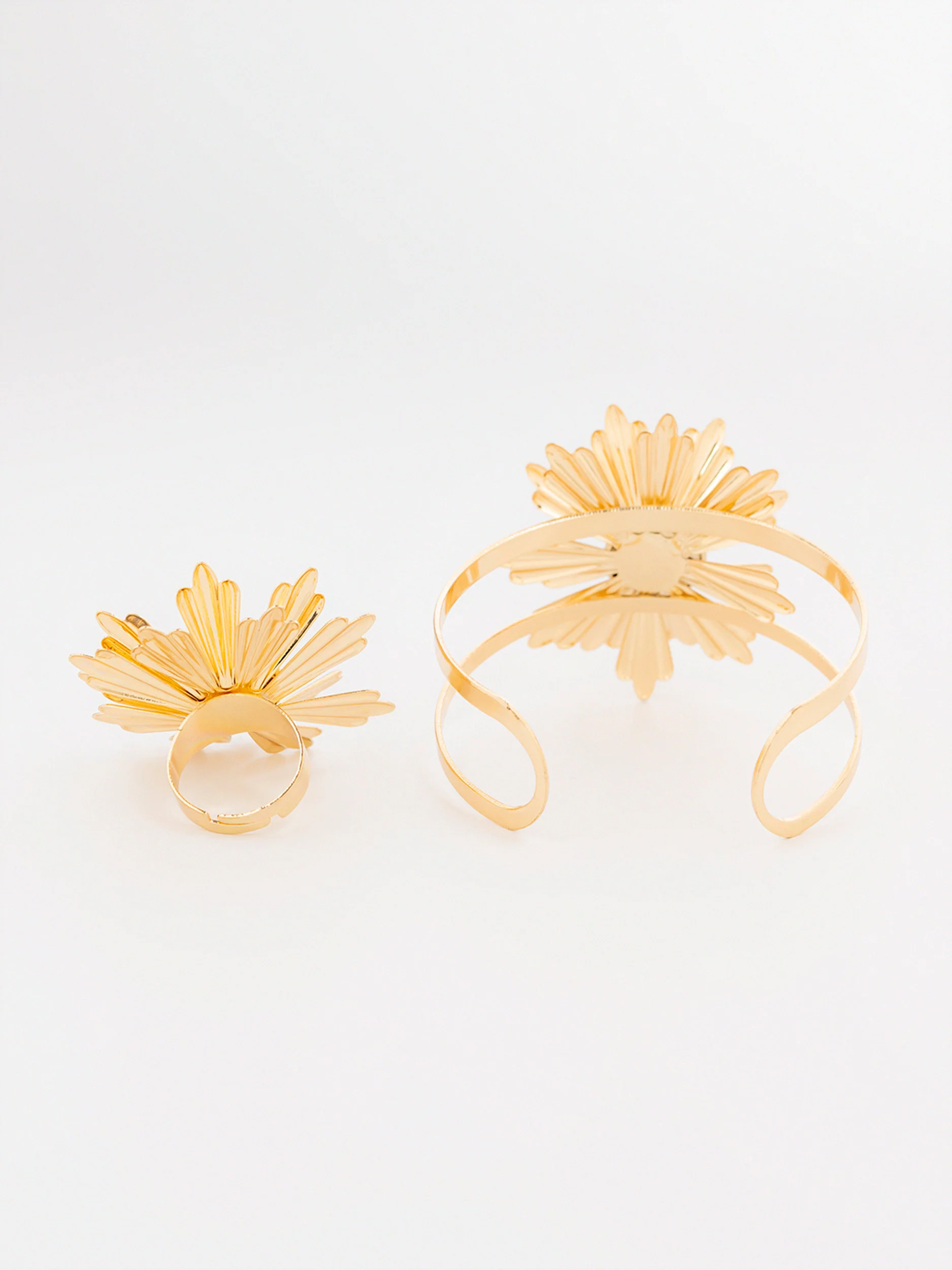 Floral Daisy Bracelet - Image 4