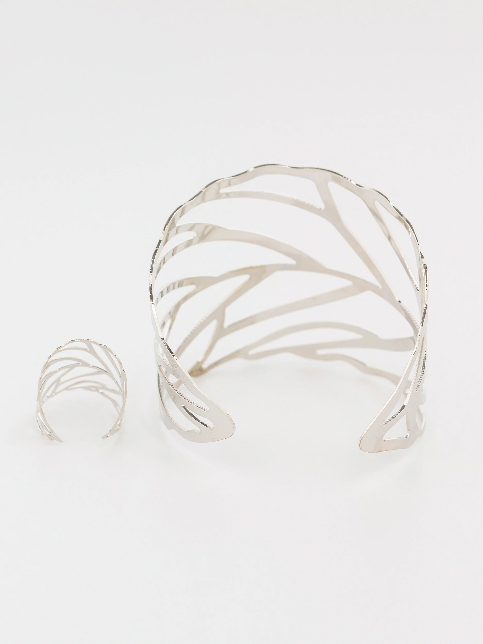 Leaf Curve Bracelet - Image 4