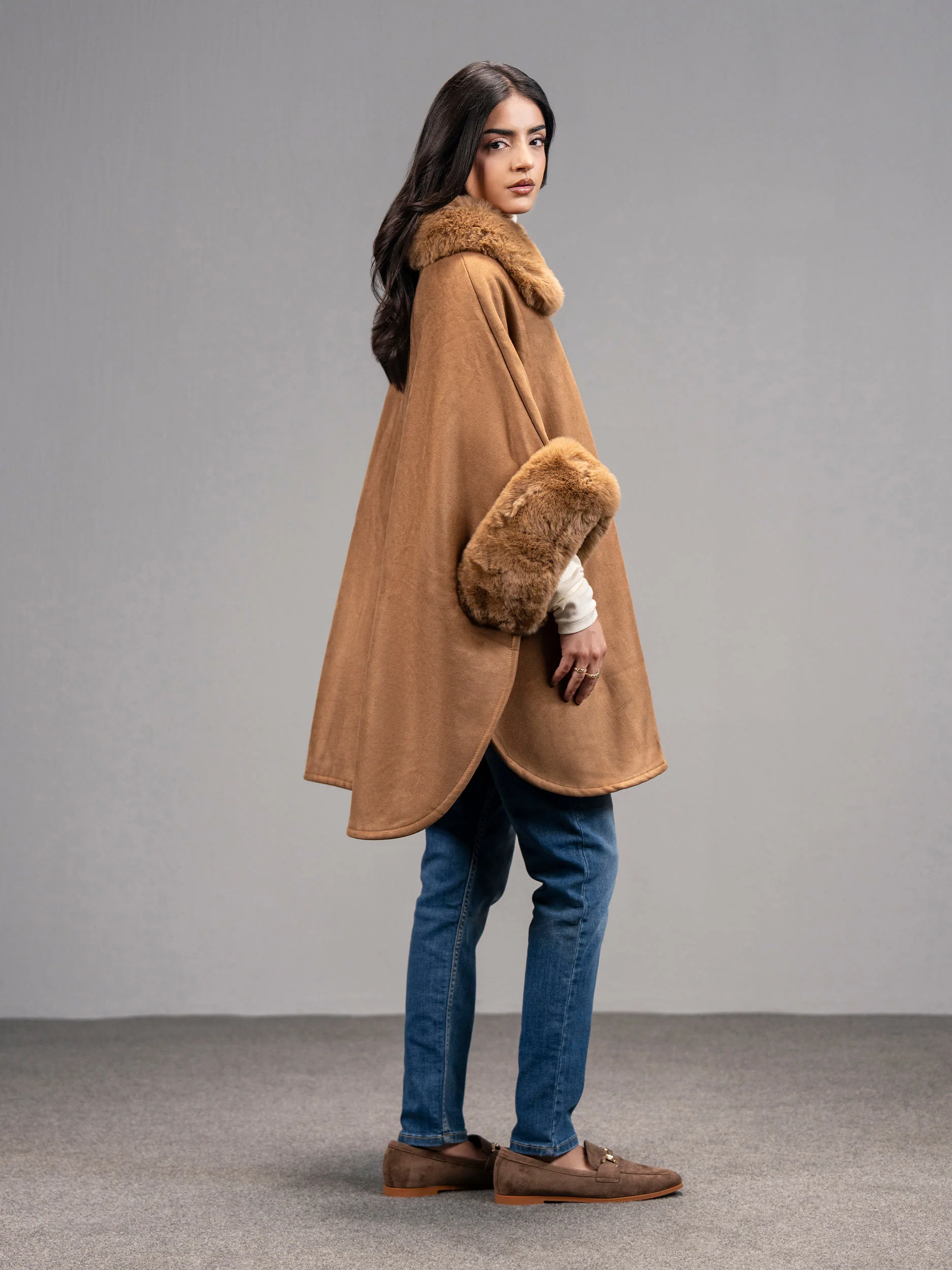 Fur Cape - Image 3